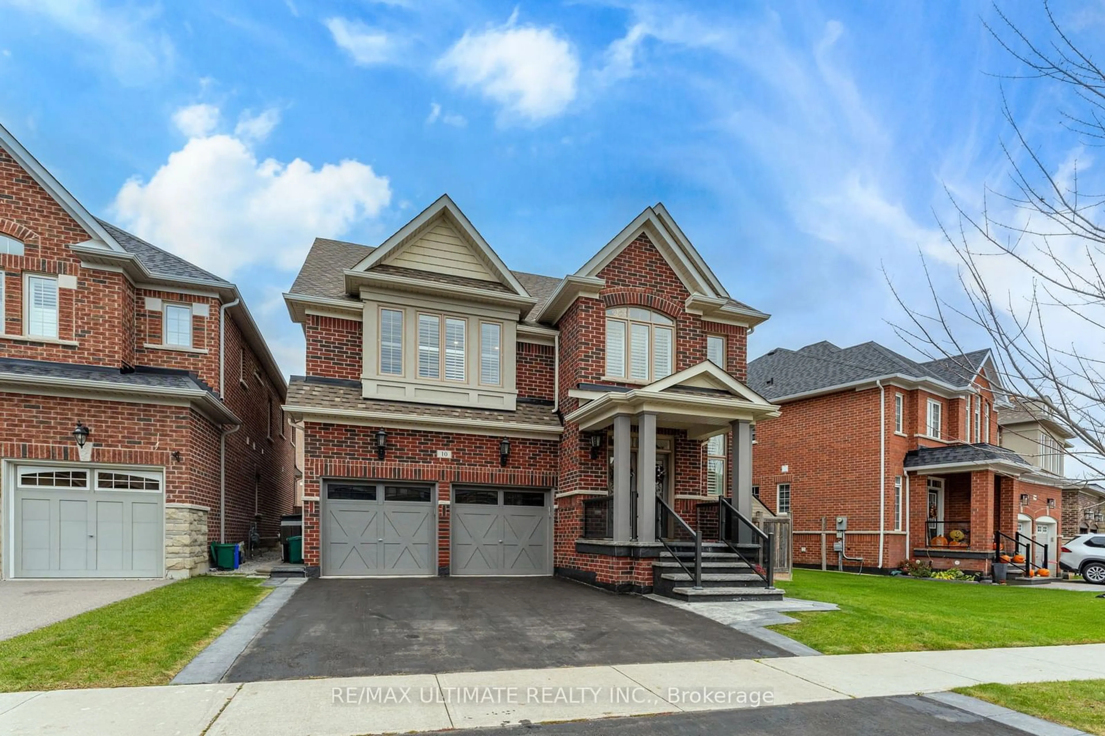 Home with brick exterior material for 10 Northwest Crt, Halton Hills Ontario L7G 0K6