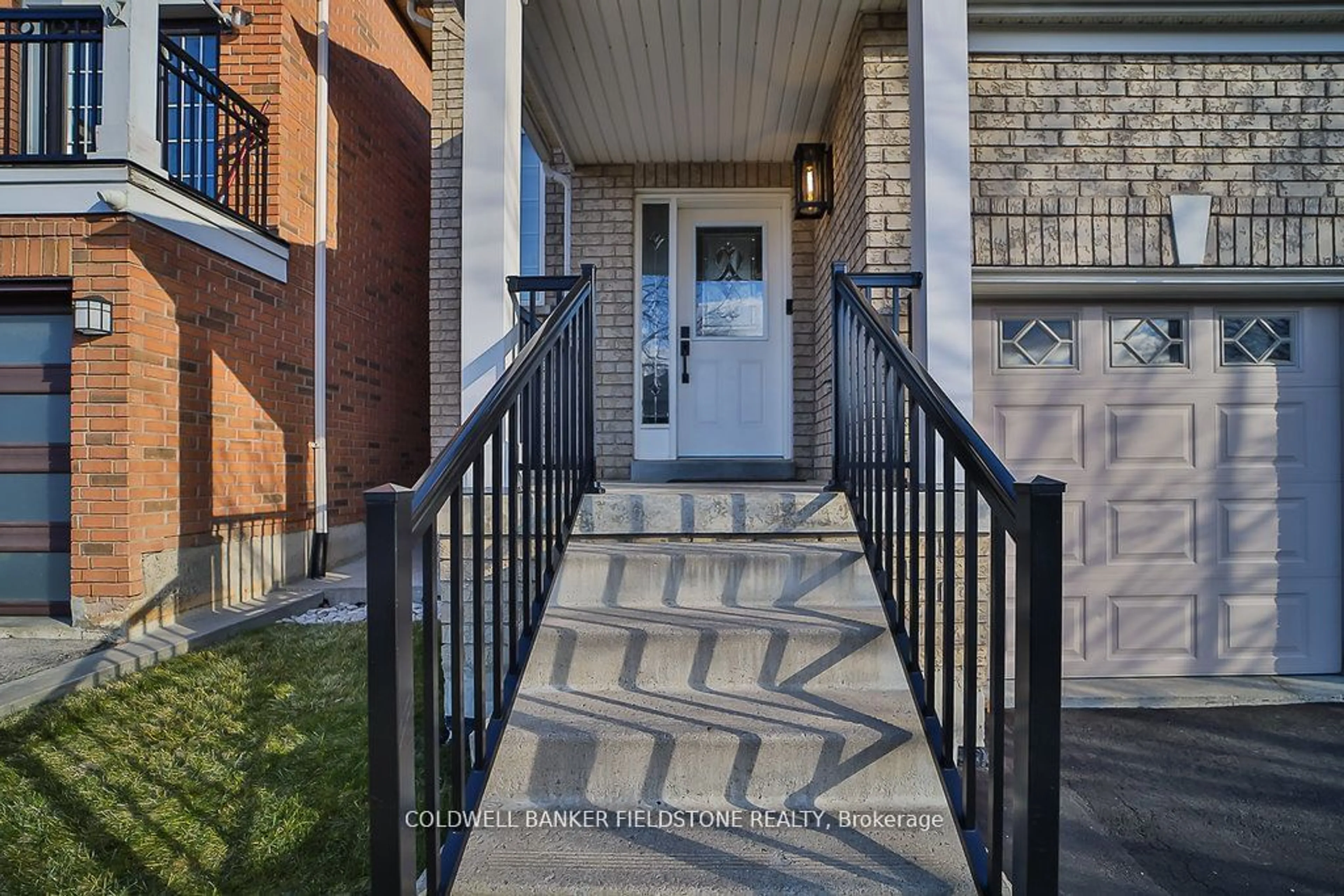 Indoor entryway, ceramic floors for 363 Edenbrook Hill Dr, Brampton Ontario L7A 2N4