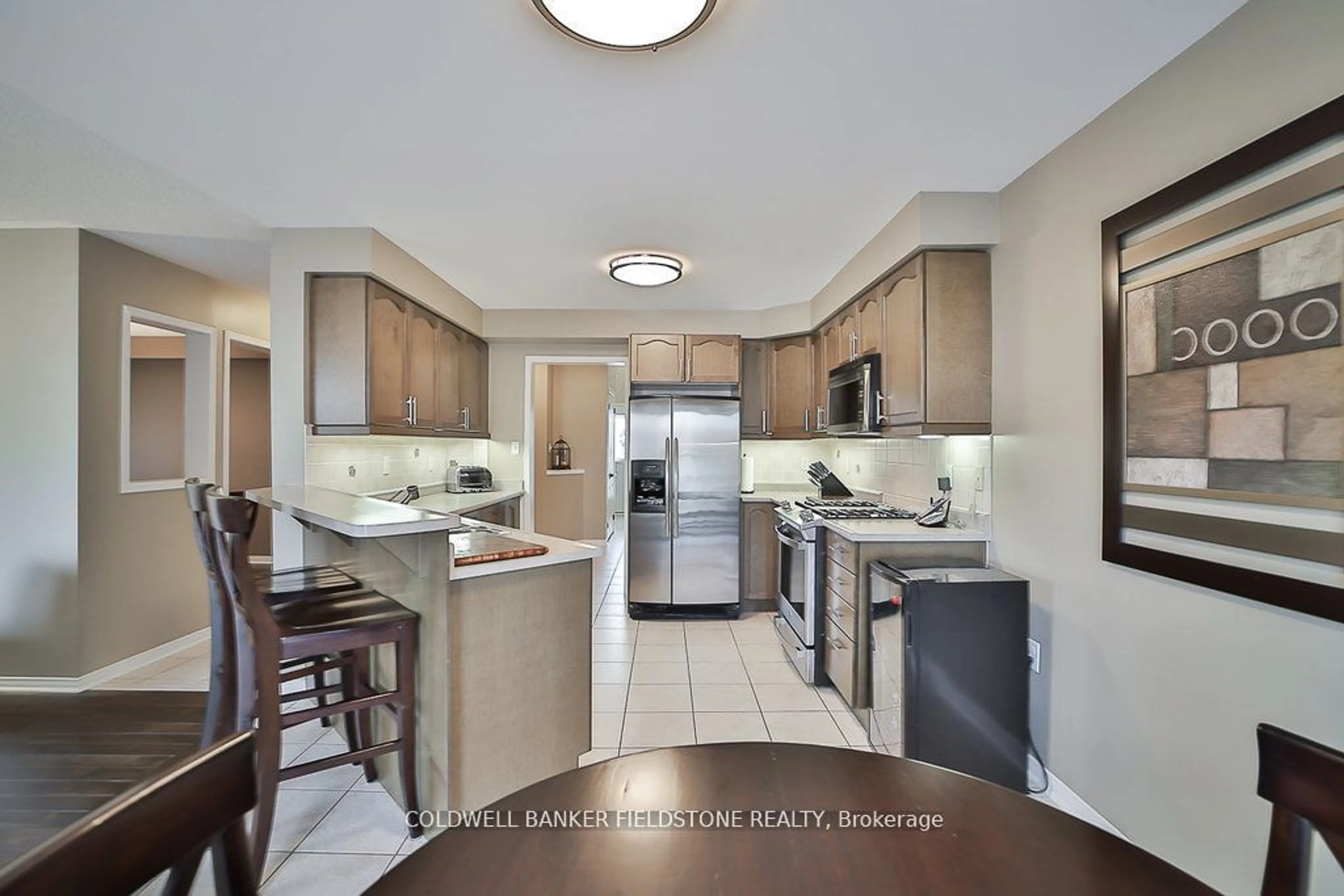 Standard kitchen, wood floors, cottage for 363 Edenbrook Hill Dr, Brampton Ontario L7A 2N4