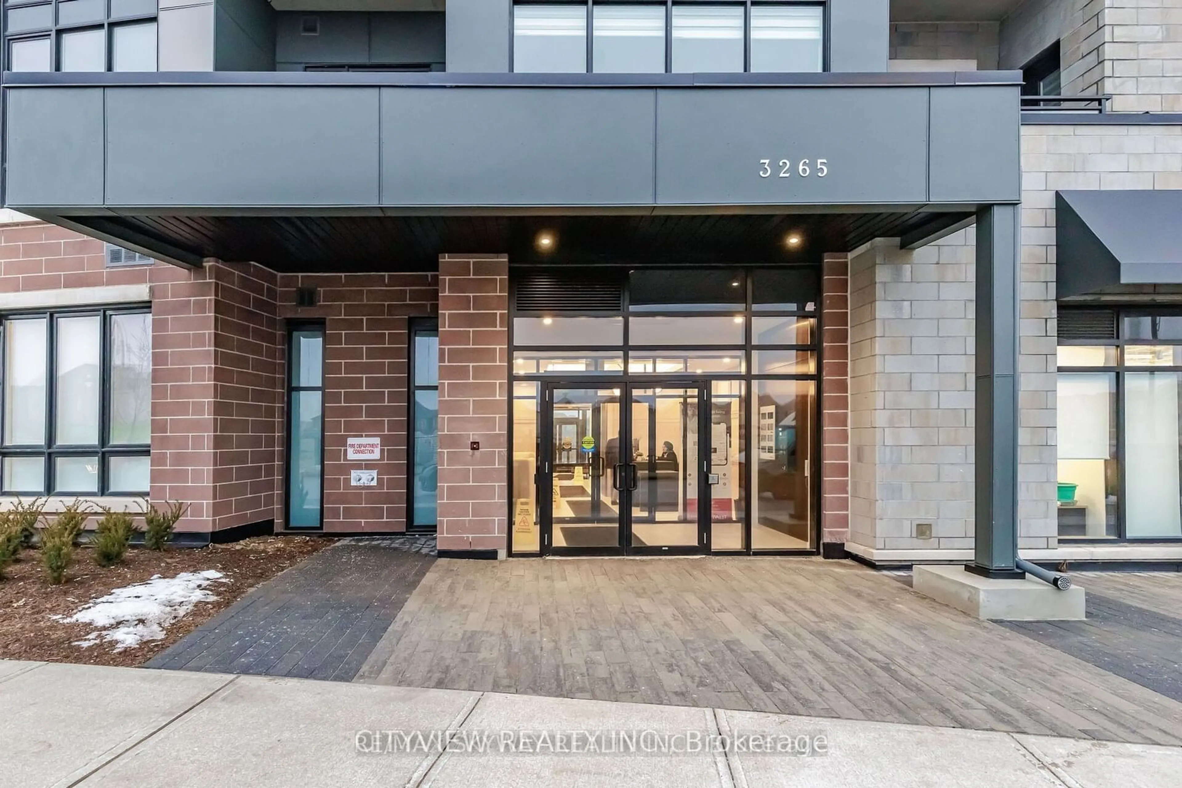 Indoor foyer for 3265 Carding Mill Tr #503, Oakville Ontario L6M 0W6