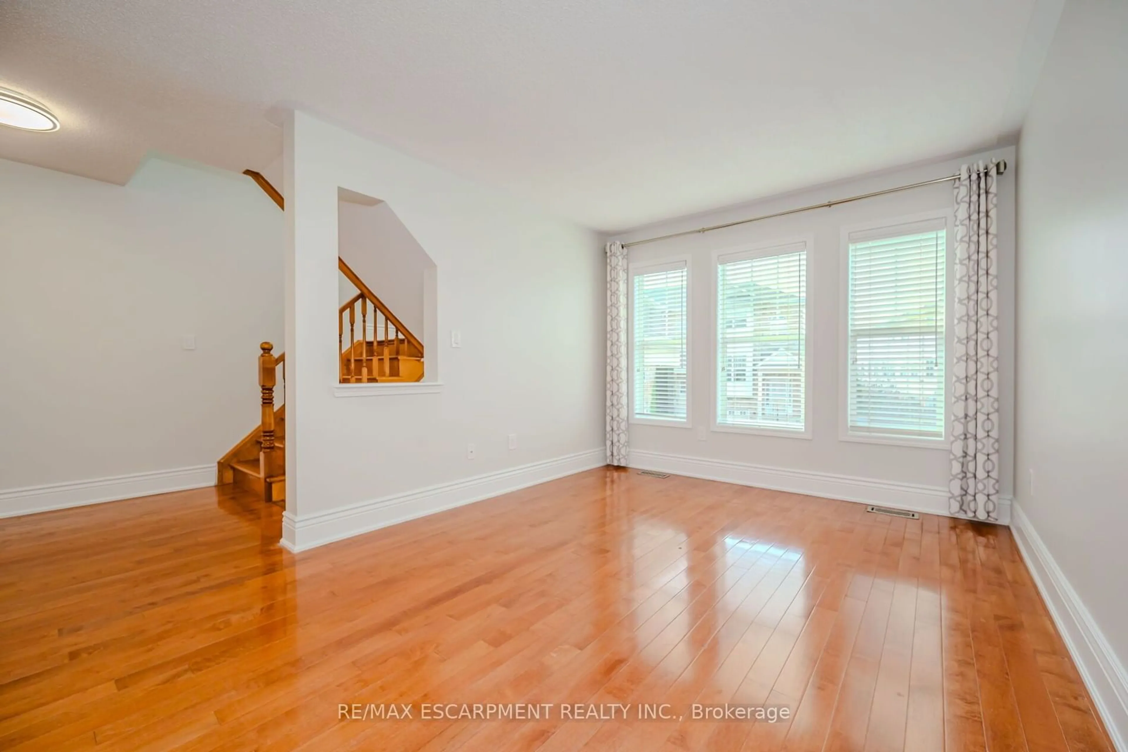 A pic of a room, wood floors for 2966 Garnethill Way, Oakville Ontario L6M 5E9