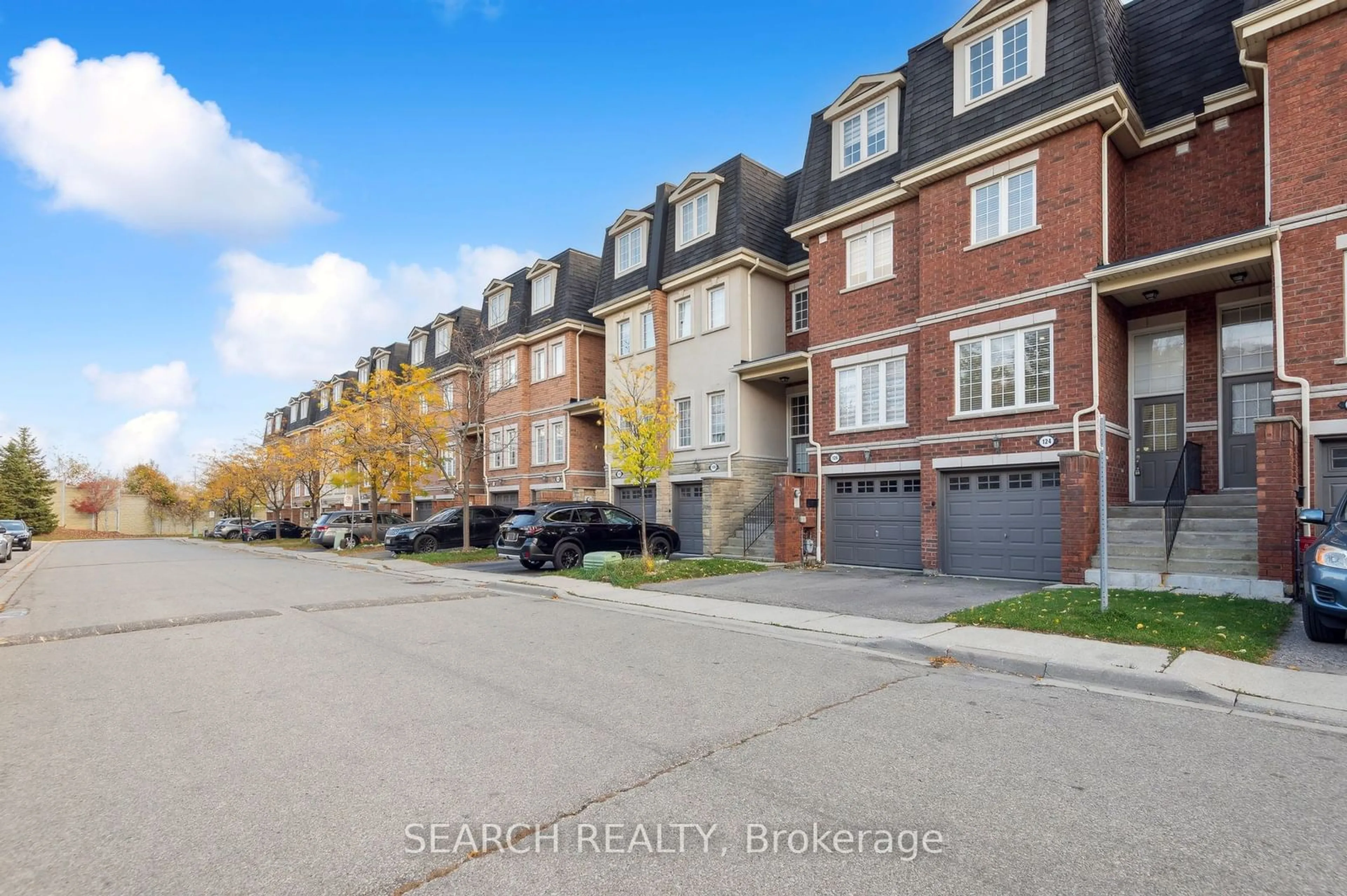 A pic from exterior of the house or condo, the street view for 435 Hensall Circ #124, Mississauga Ontario L5A 4P1