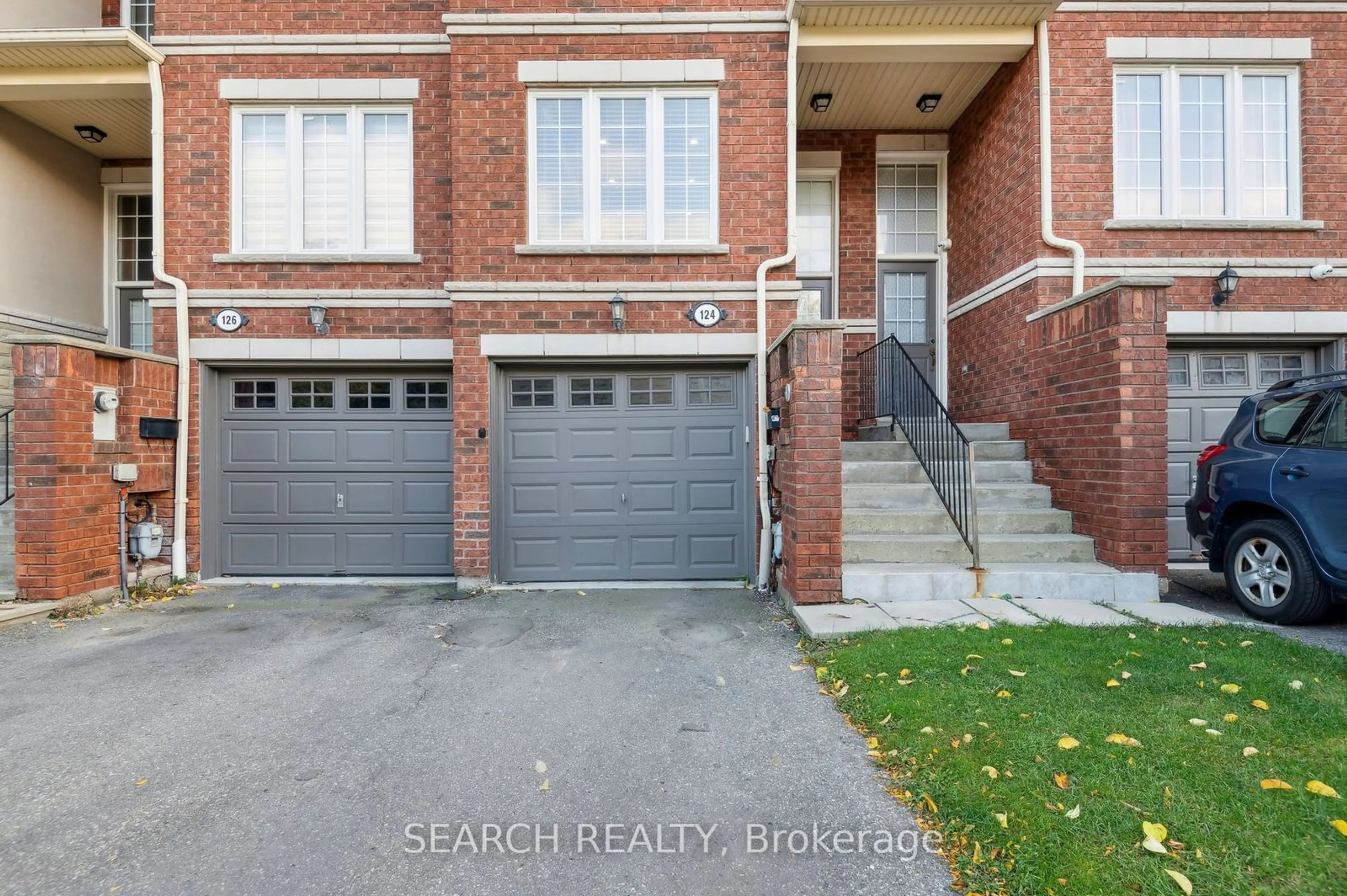 A pic from exterior of the house or condo, the street view for 435 Hensall Circ #124, Mississauga Ontario L5A 4P1