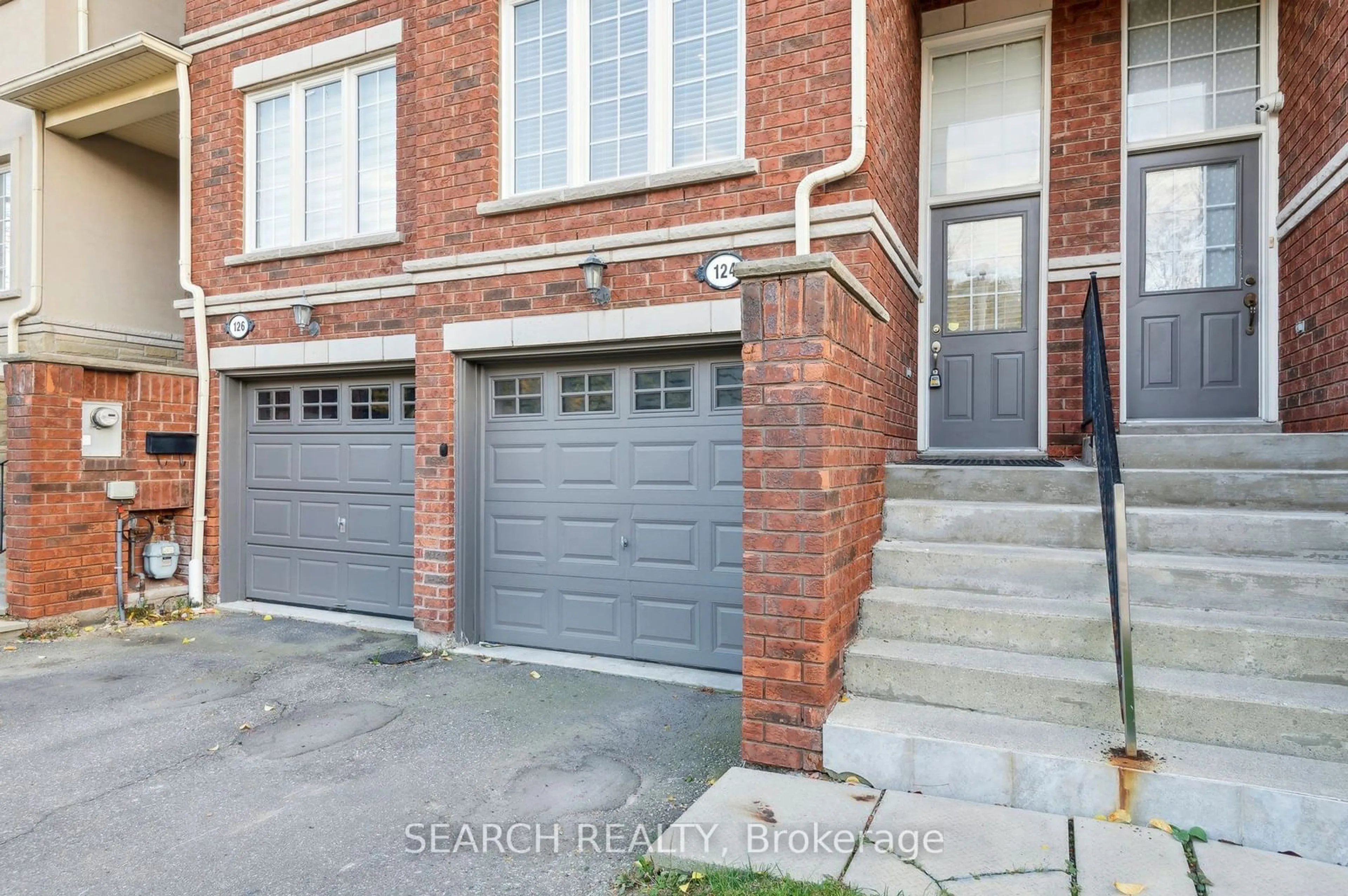 A pic from exterior of the house or condo, the street view for 435 Hensall Circ #124, Mississauga Ontario L5A 4P1