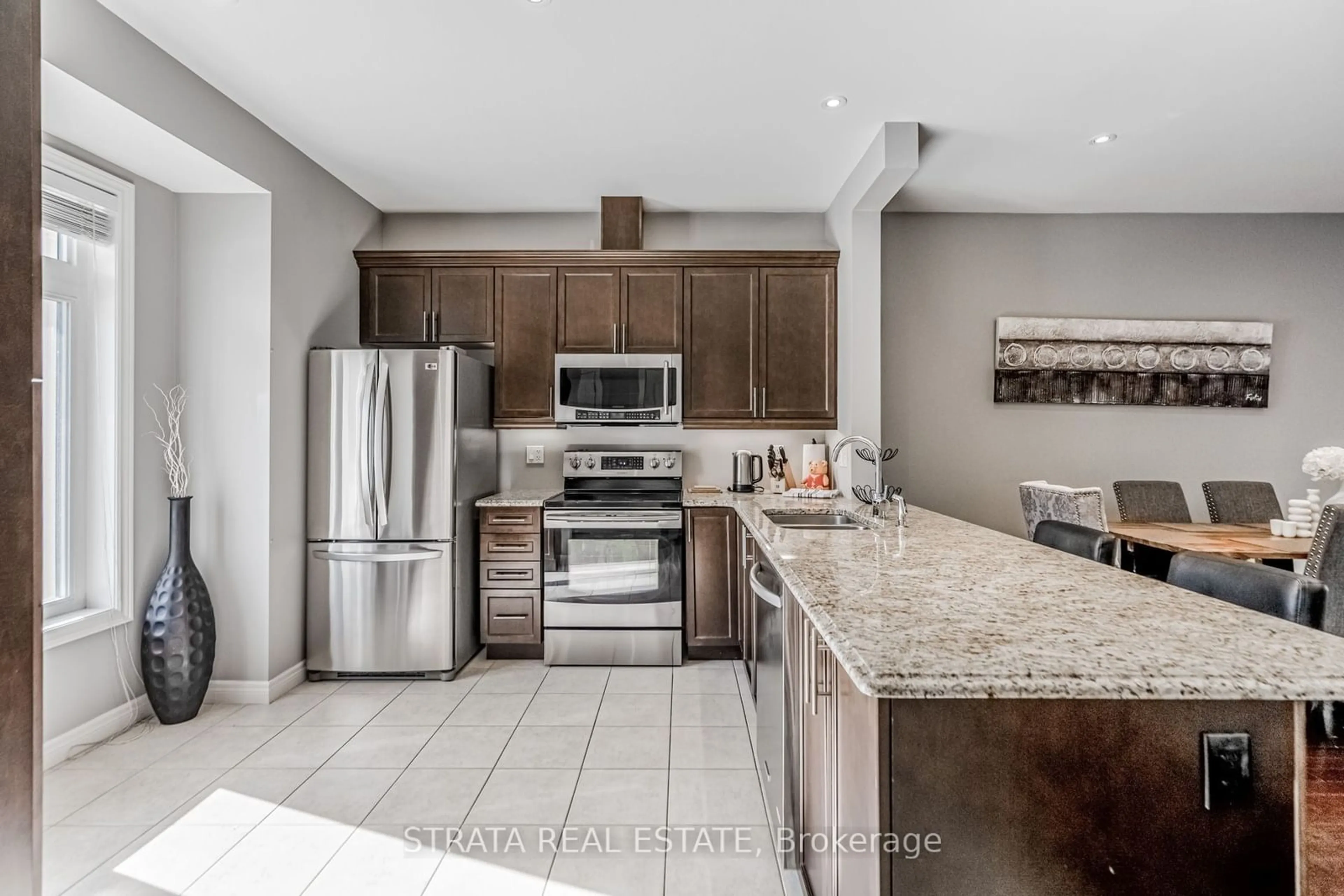 Open concept kitchen for 4115 Upper Middle Rd #9, Burlington Ontario L7M 4G4