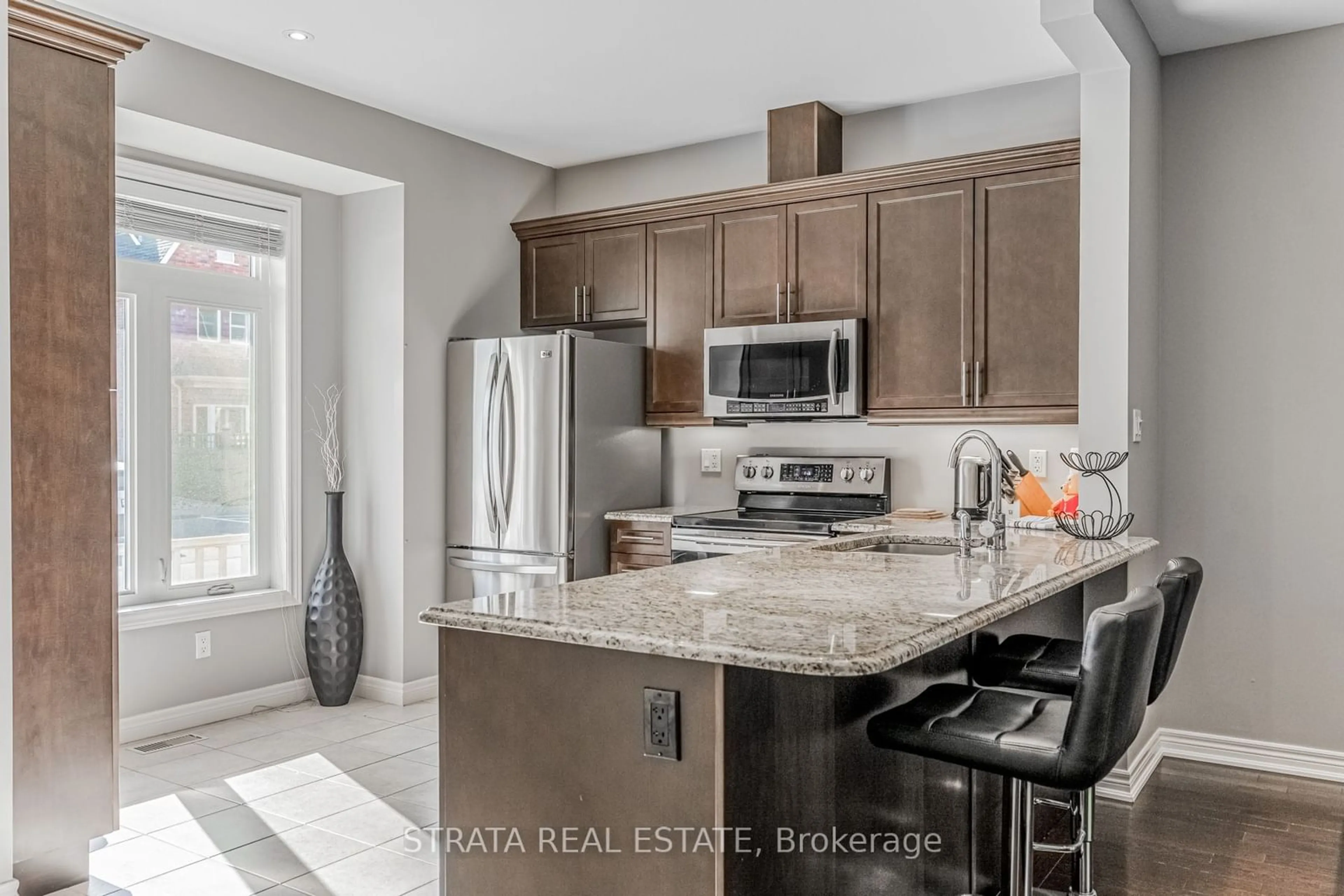 Open concept kitchen for 4115 Upper Middle Rd #9, Burlington Ontario L7M 4G4