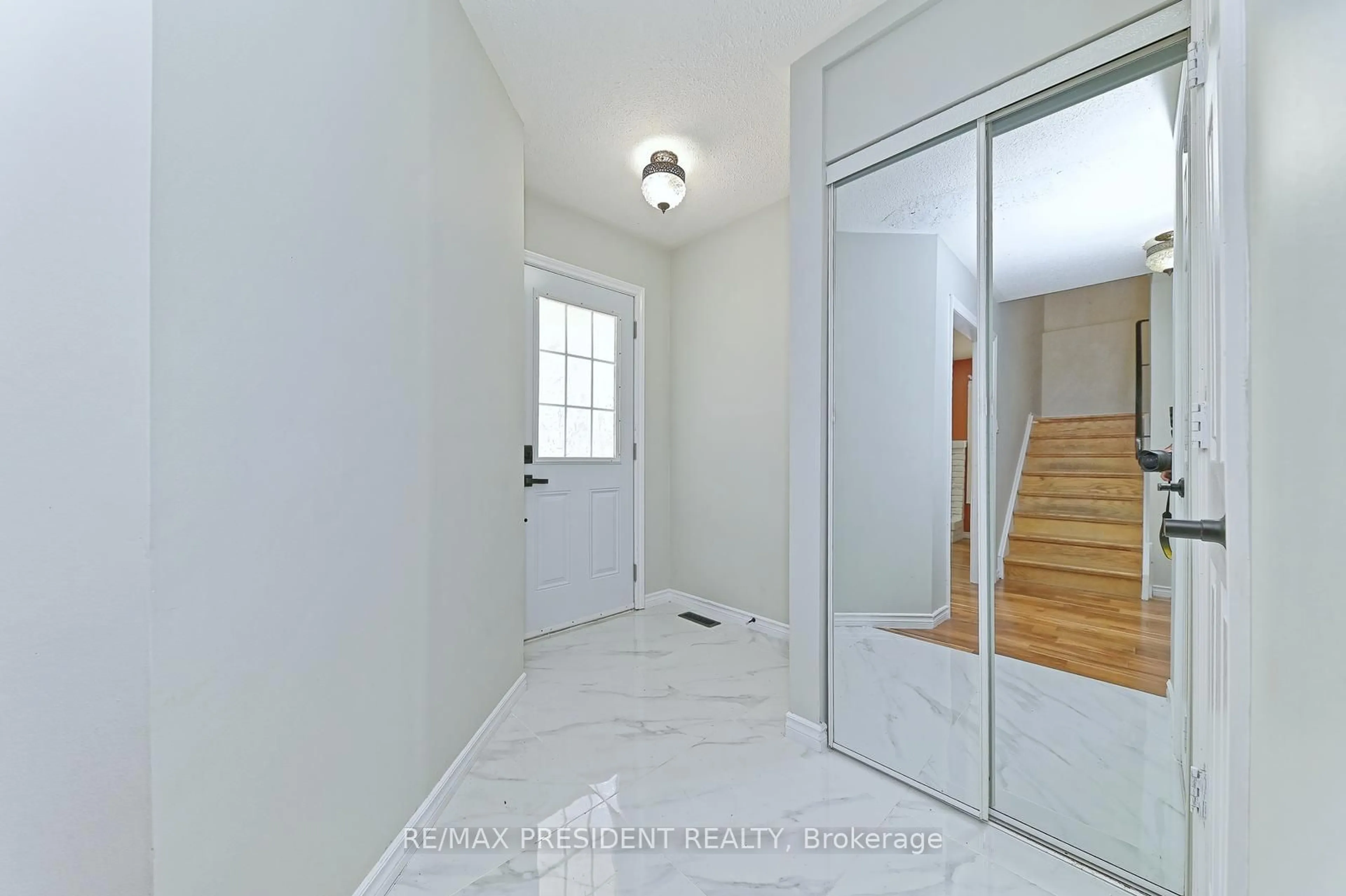 Indoor entryway, wood floors for 6 Abelard Ave, Brampton Ontario L6Y 2K8