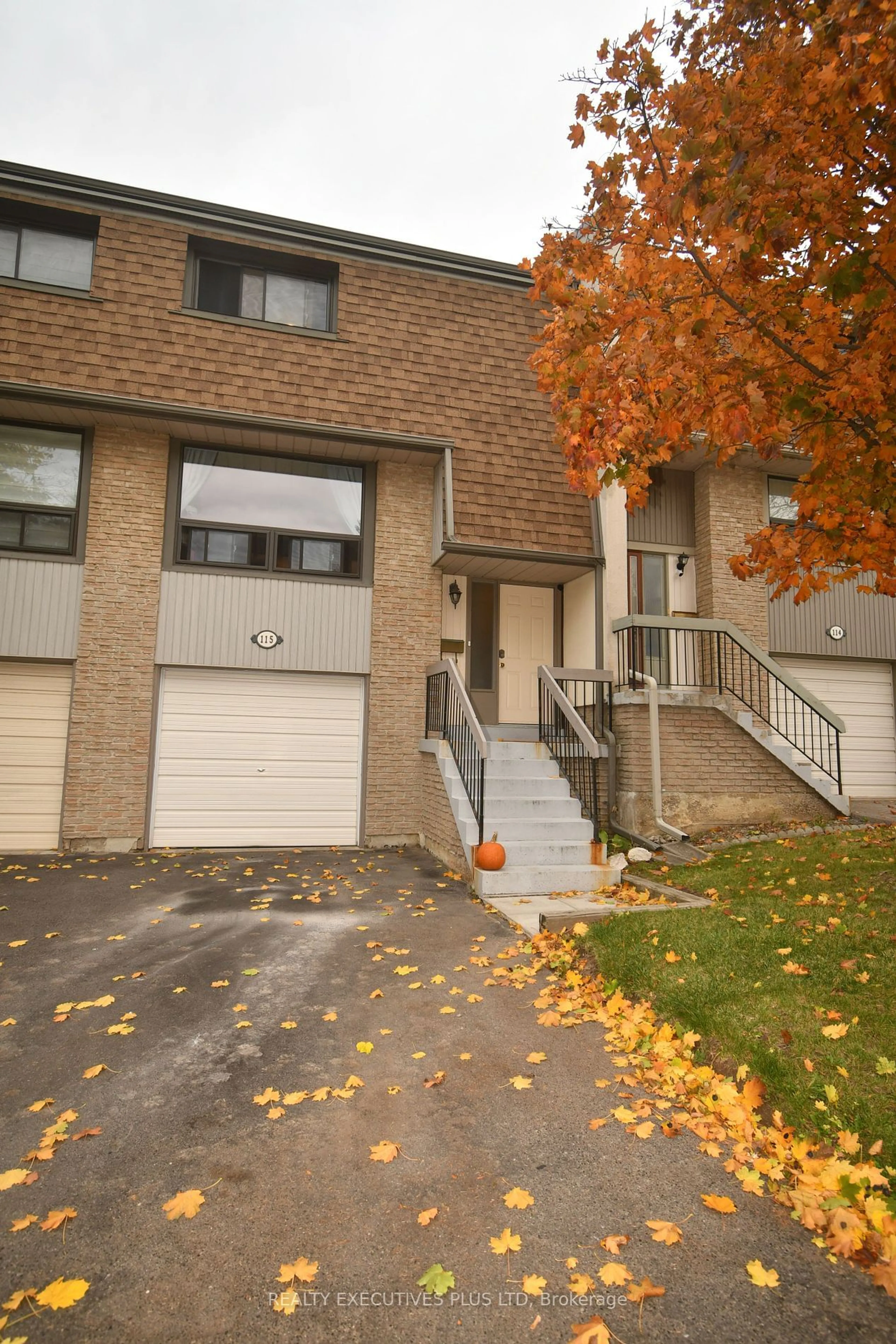 A pic from exterior of the house or condo for 115 Ashton Cres, Brampton Ontario L6S 3J9