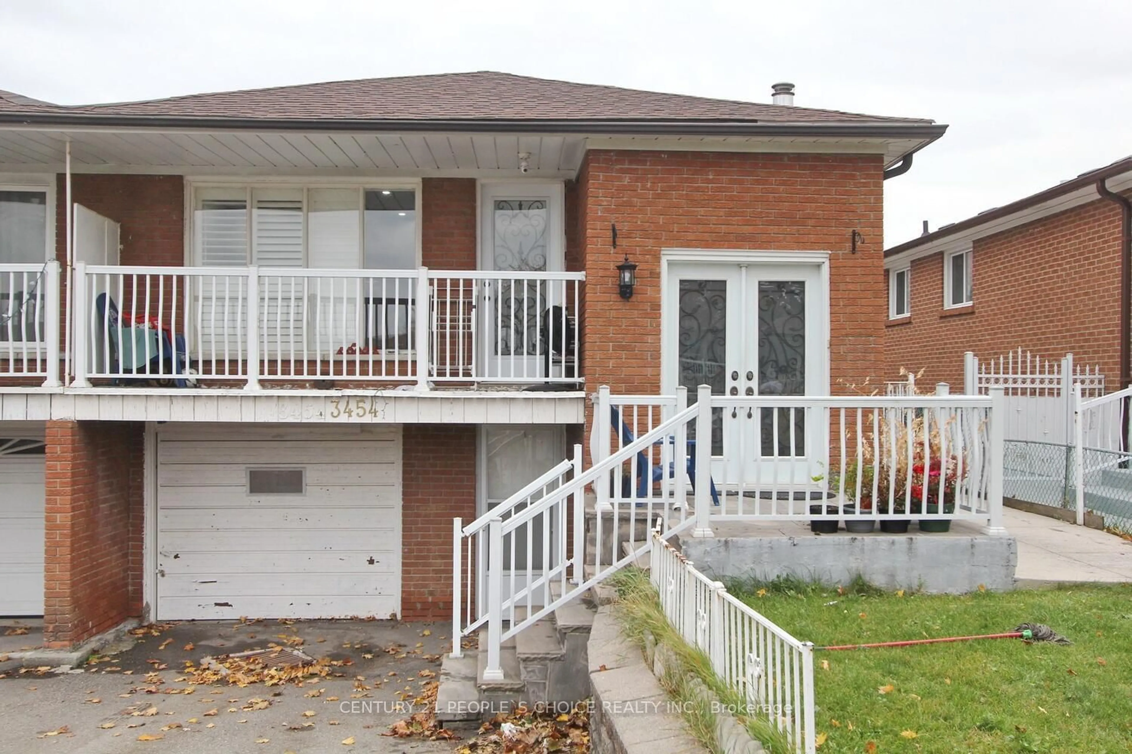 Frontside or backside of a home, cottage for 3454 Chipley Cres, Mississauga Ontario L4T 2E2