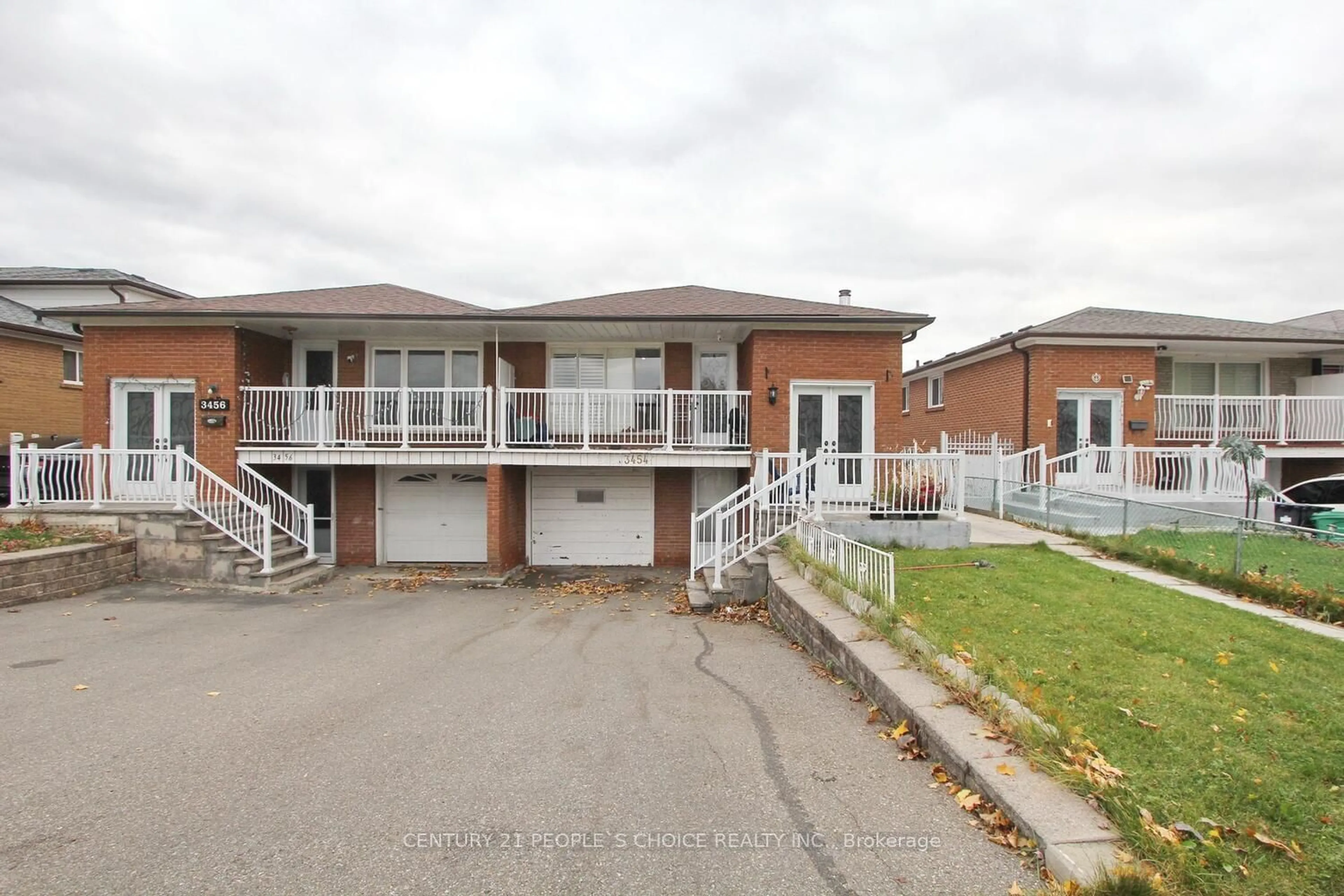 A pic from exterior of the house or condo, the front or back of building for 3454 Chipley Cres, Mississauga Ontario L4T 2E2