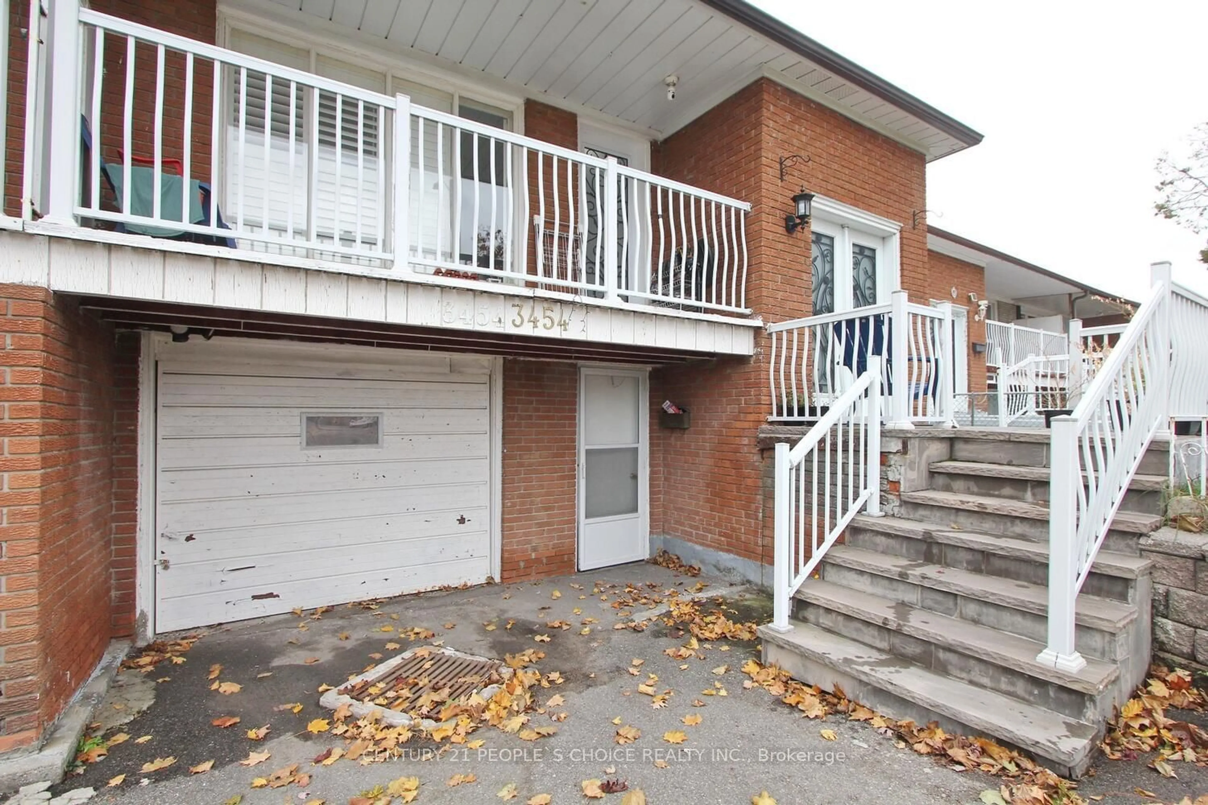 A pic from exterior of the house or condo, the front or back of building for 3454 Chipley Cres, Mississauga Ontario L4T 2E2