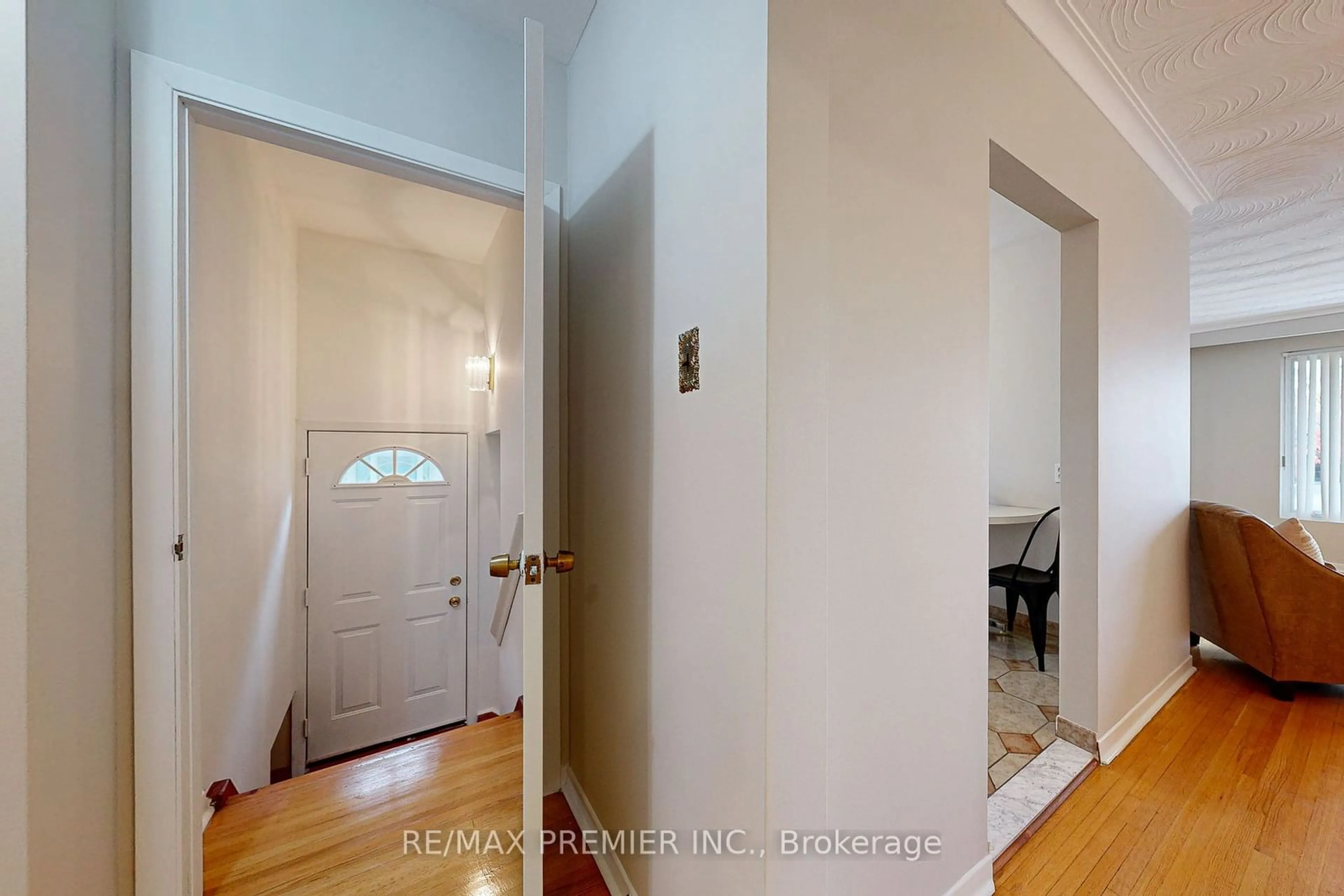 Indoor entryway, wood floors for 50 Faversham Cres, Toronto Ontario M9C 3X6