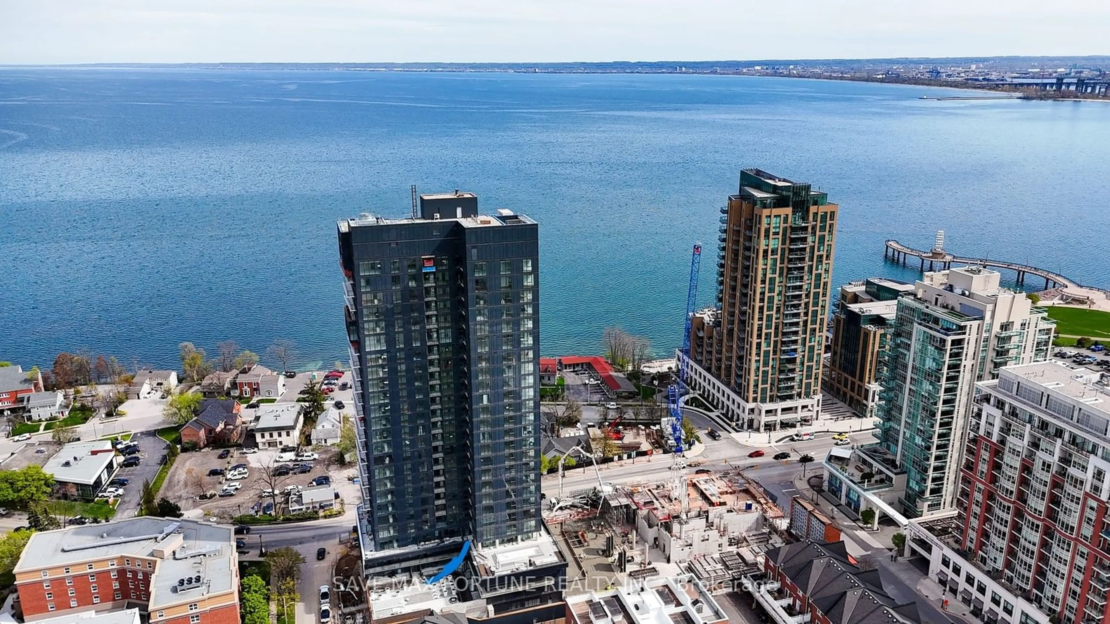 A pic from exterior of the house or condo, the view of city buildings for 370 Martha St #511, Burlington Ontario L7R 0G9