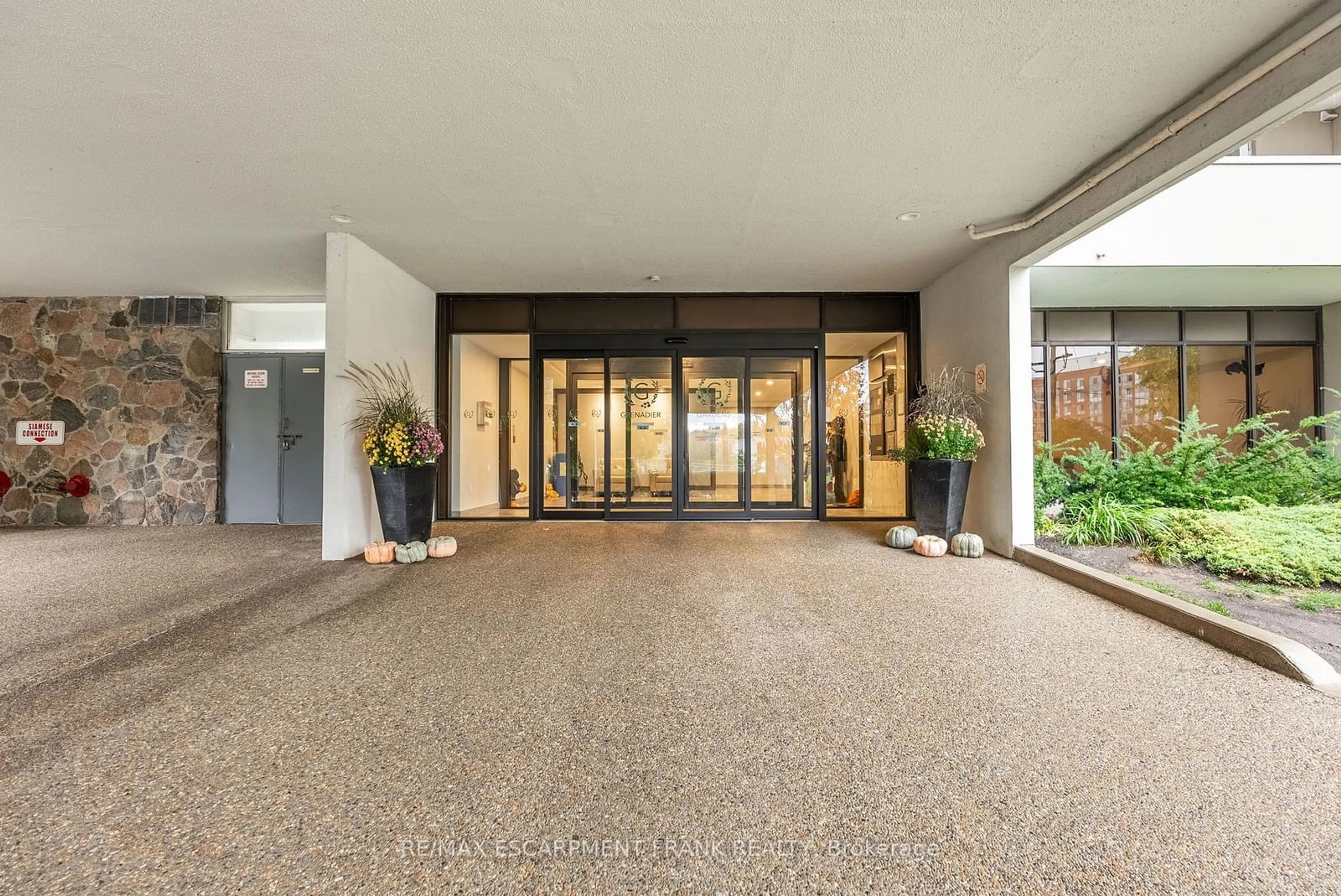 Indoor lobby, cement floor for 45 Southport St #212, Toronto Ontario M6S 3N5