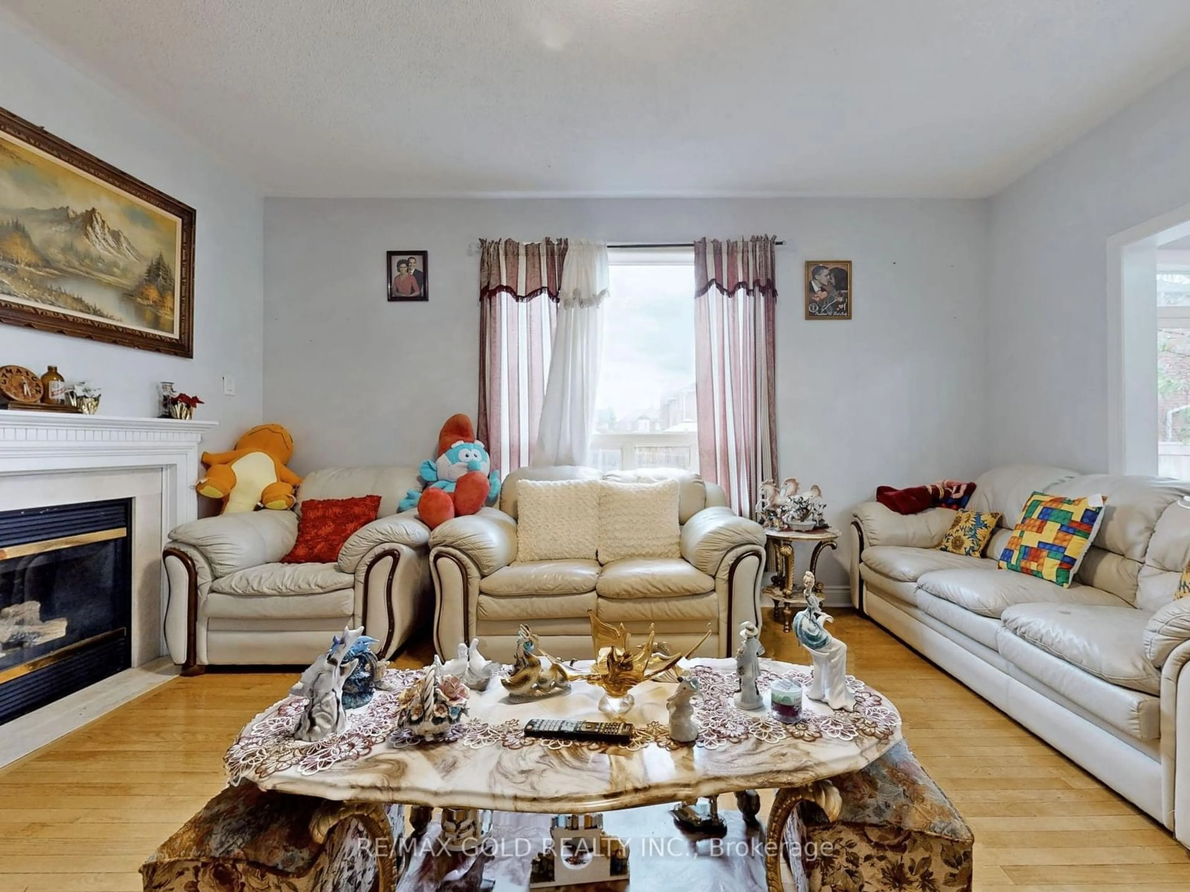 Living room, wood floors for 64 Prue Crt, Brampton Ontario L6P 1P8