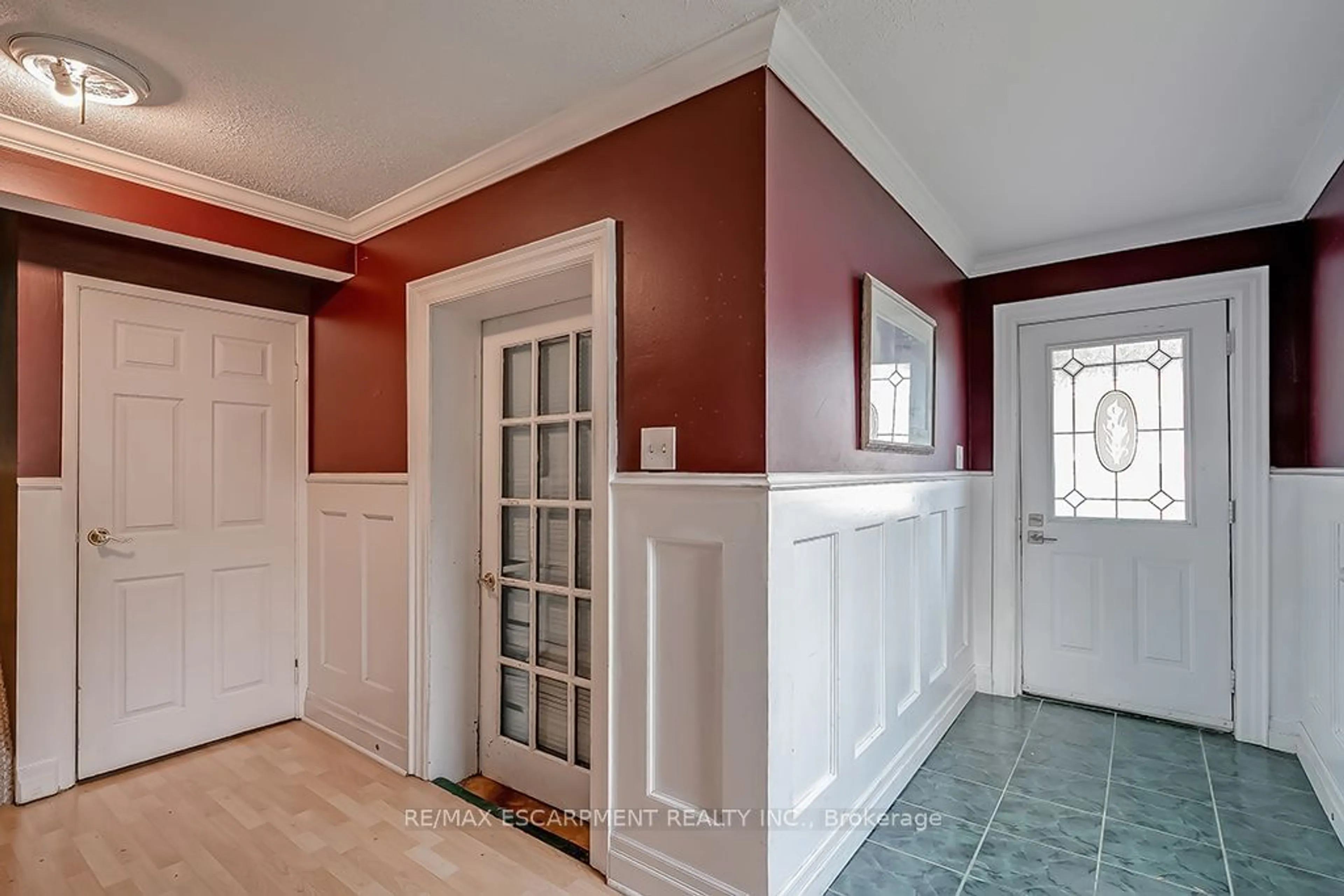 Indoor entryway, wood floors for 1326 Consort Cres, Burlington Ontario L7M 1J7