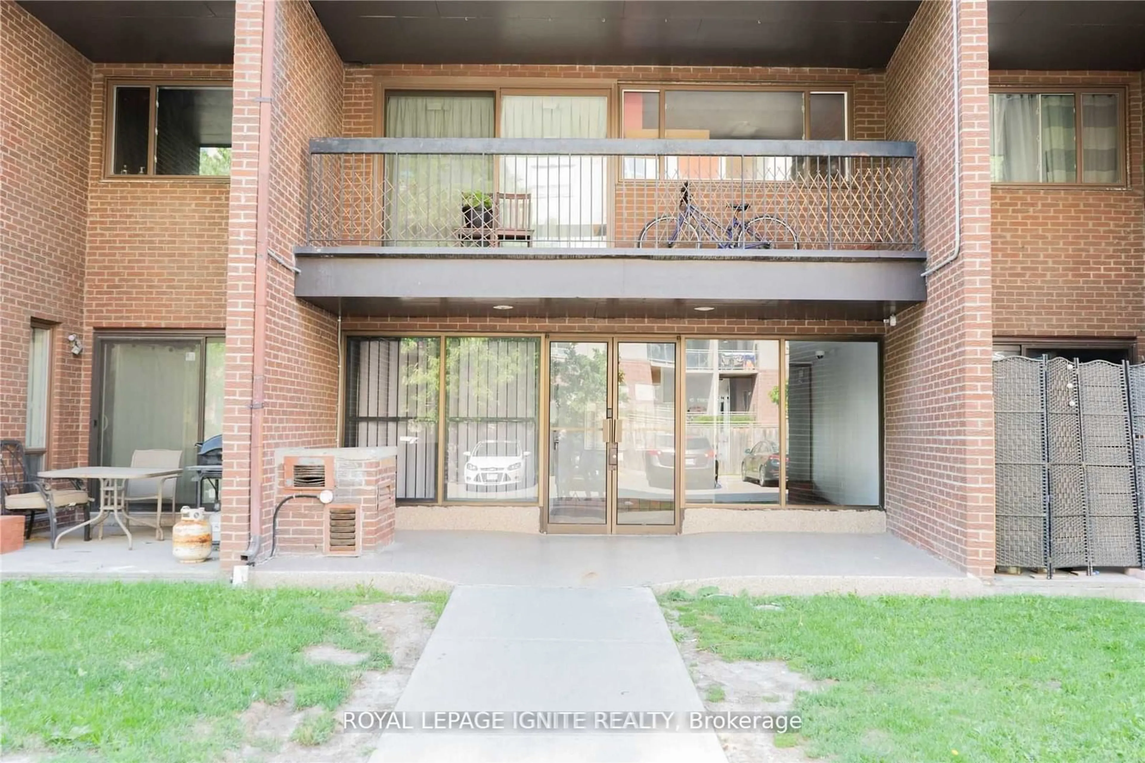 A pic from exterior of the house or condo, the front or back of building for 3455 Morning Star Dr #208, Mississauga Ontario L4T 3T9