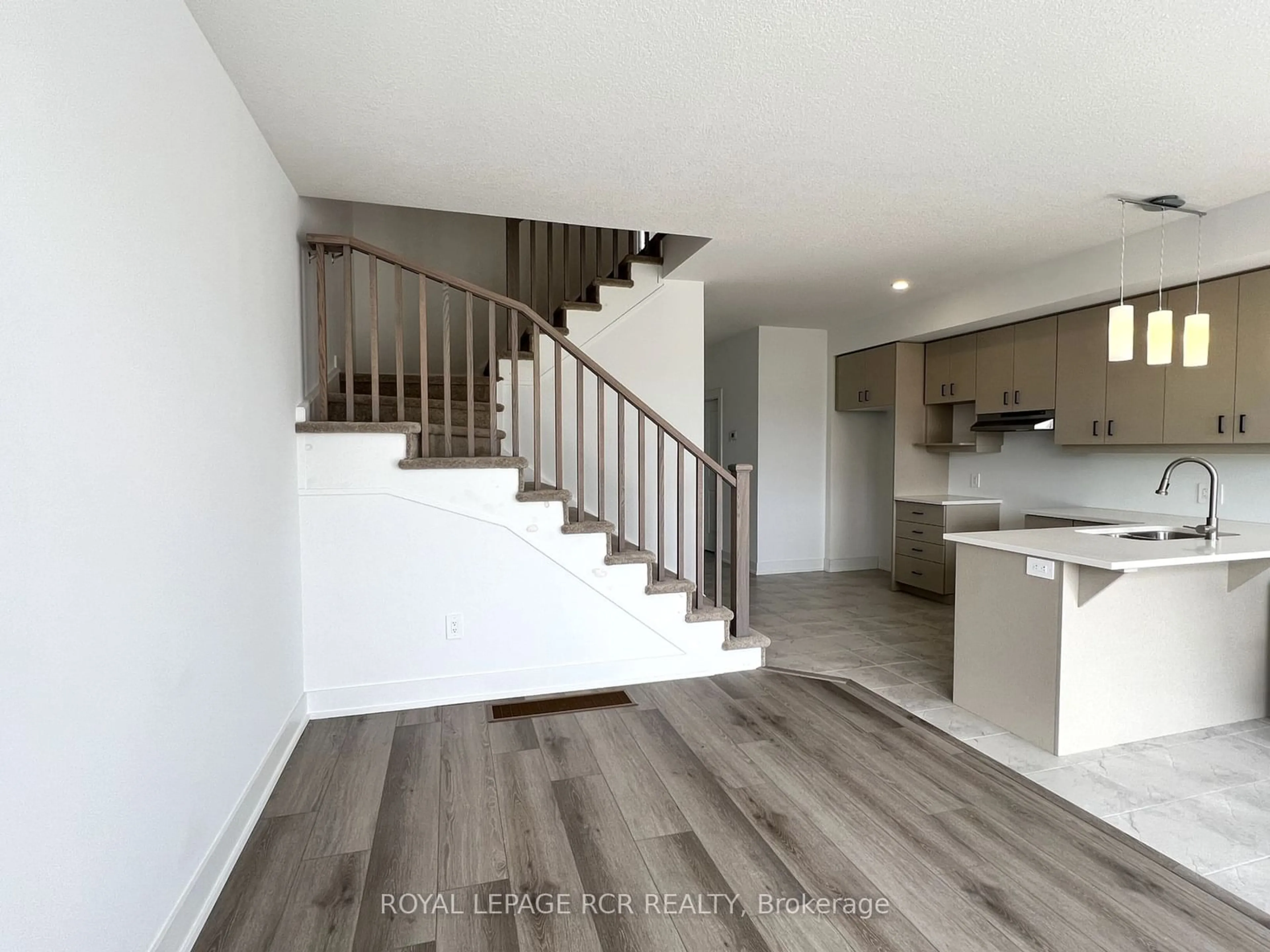 Stairs for 690 Broadway Ave #19, Orangeville Ontario L9W 7T7