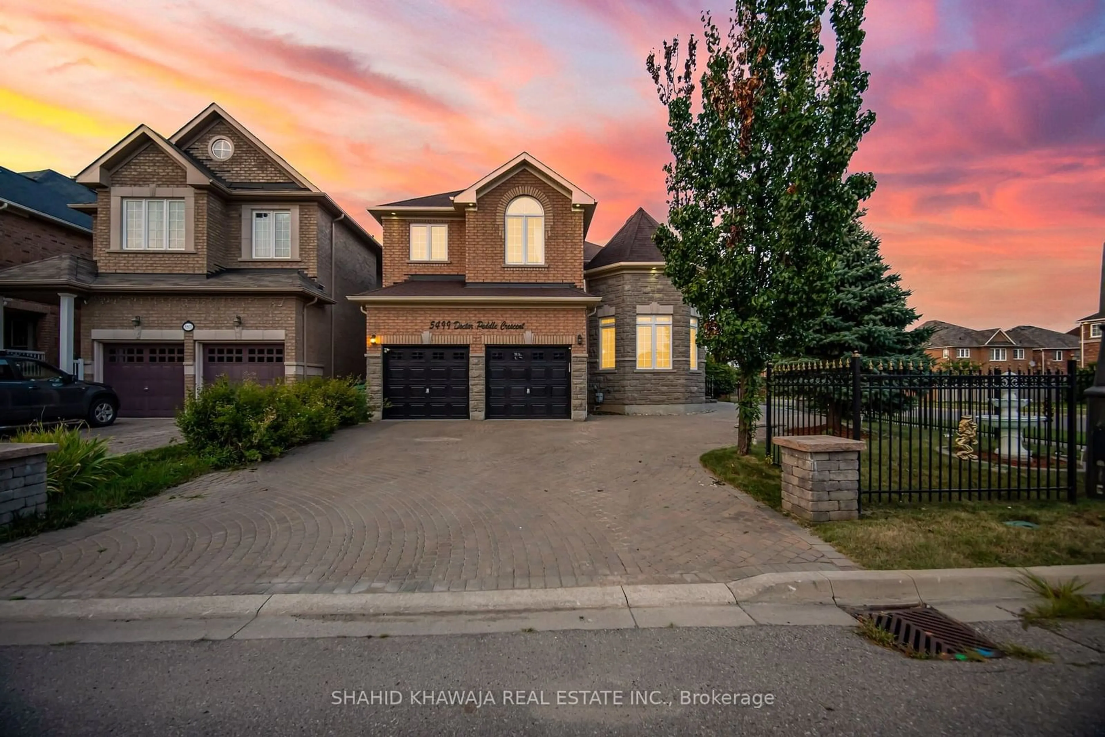 Frontside or backside of a home, the street view for 5499 Doctor Peddle Cres, Mississauga Ontario L5M 0K7