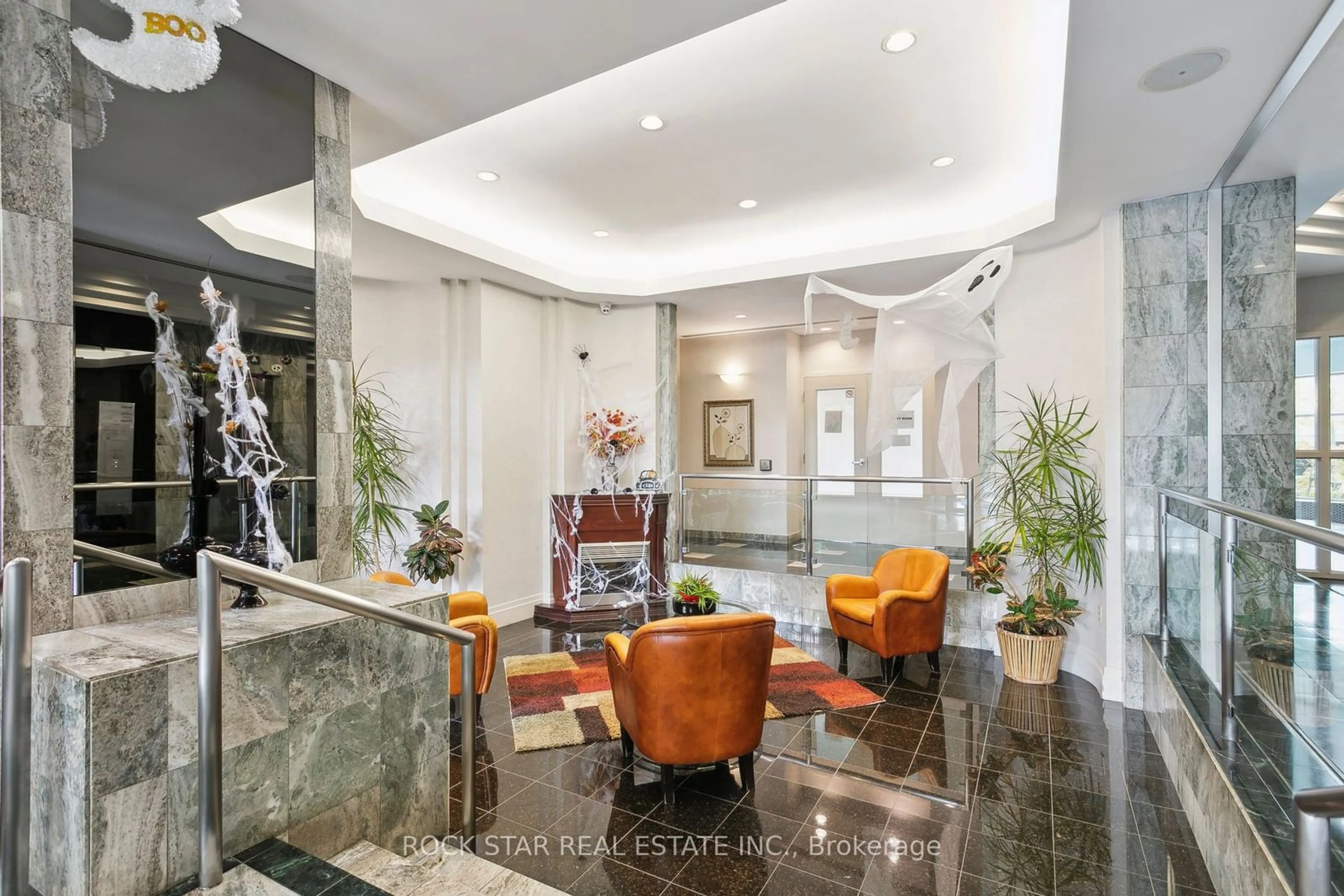 Indoor lobby, ceramic floors for 4470 Tucana Crt #1712, Mississauga Ontario L5R 3K8