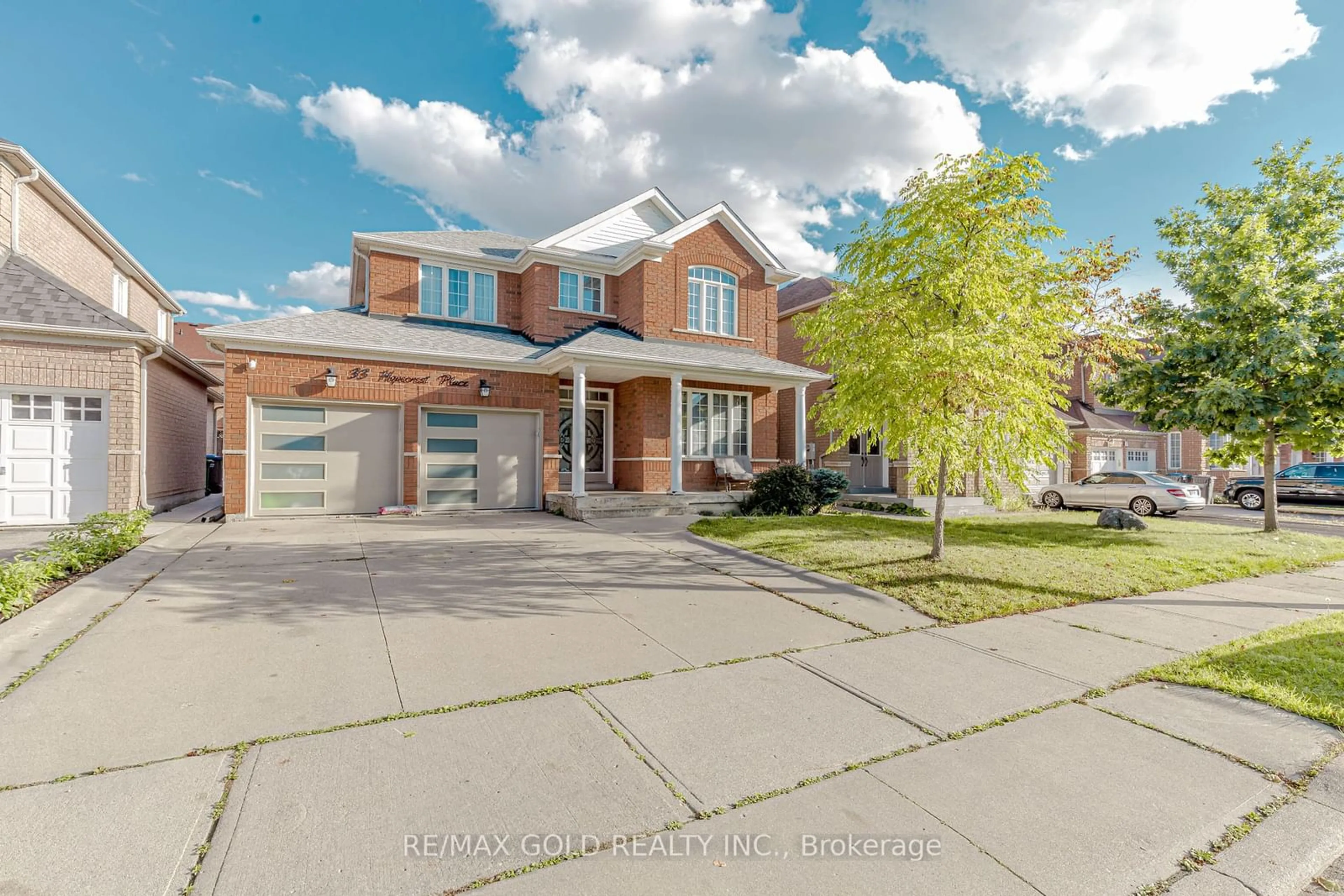 Home with brick exterior material for 33 Hopecrest Pl, Brampton Ontario L6R 2V1