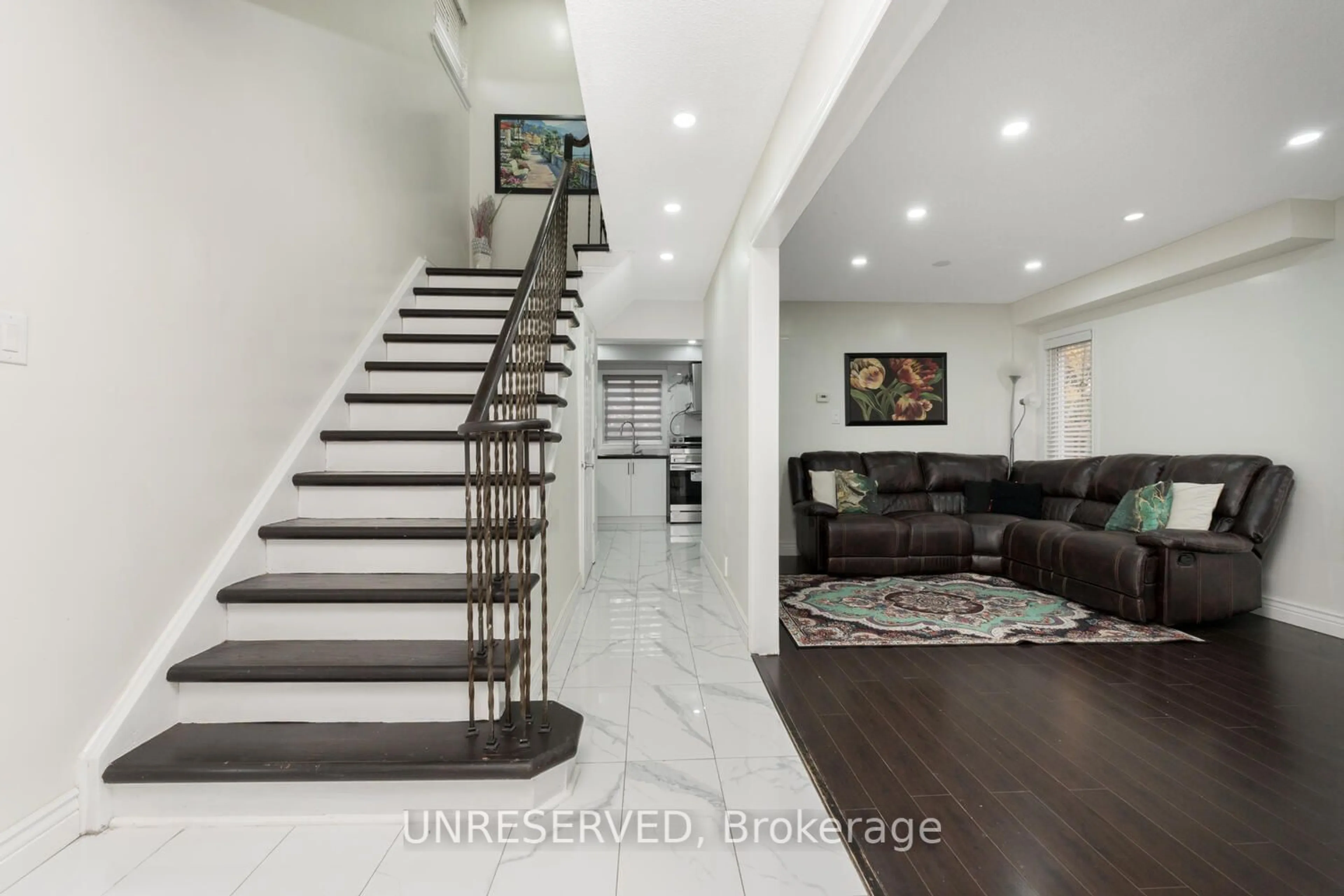 Indoor foyer, wood floors for 148 Sunforest Dr, Brampton Ontario L6Z 2B6