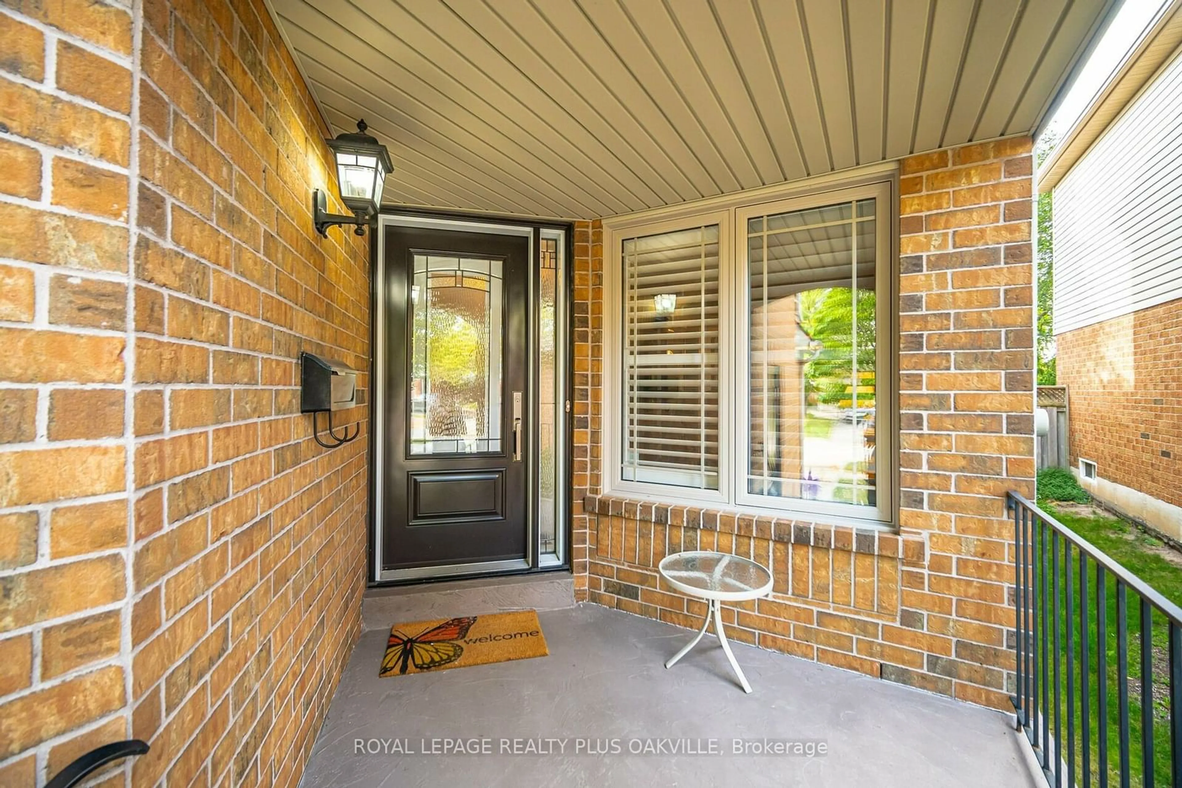 Home with brick exterior material for 2873 Cartwright Cres, Mississauga Ontario L5M 5W4