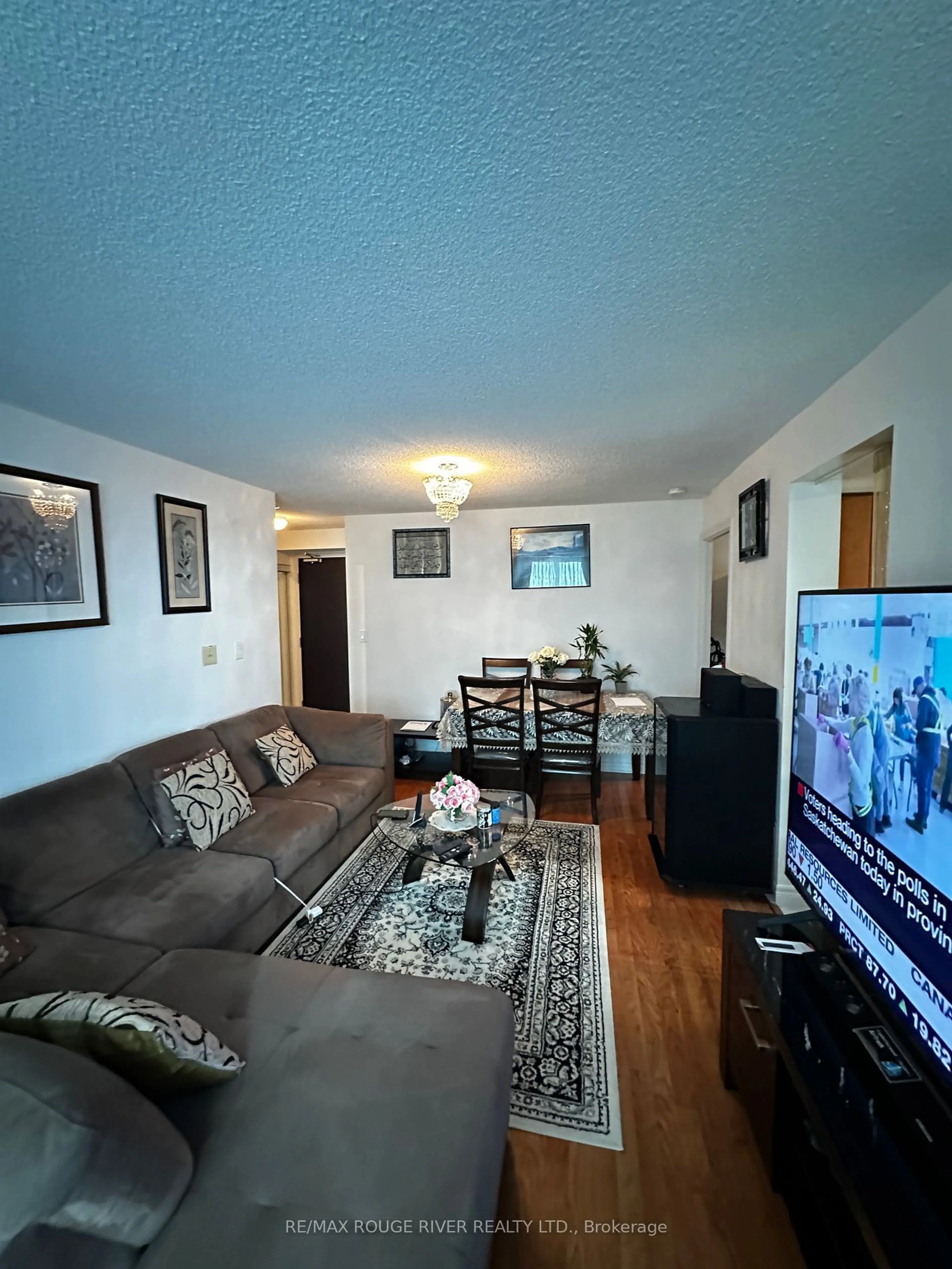 A pic of a room, wood floors for 208 Enfield Pl #1609, Mississauga Ontario L5B 0G8