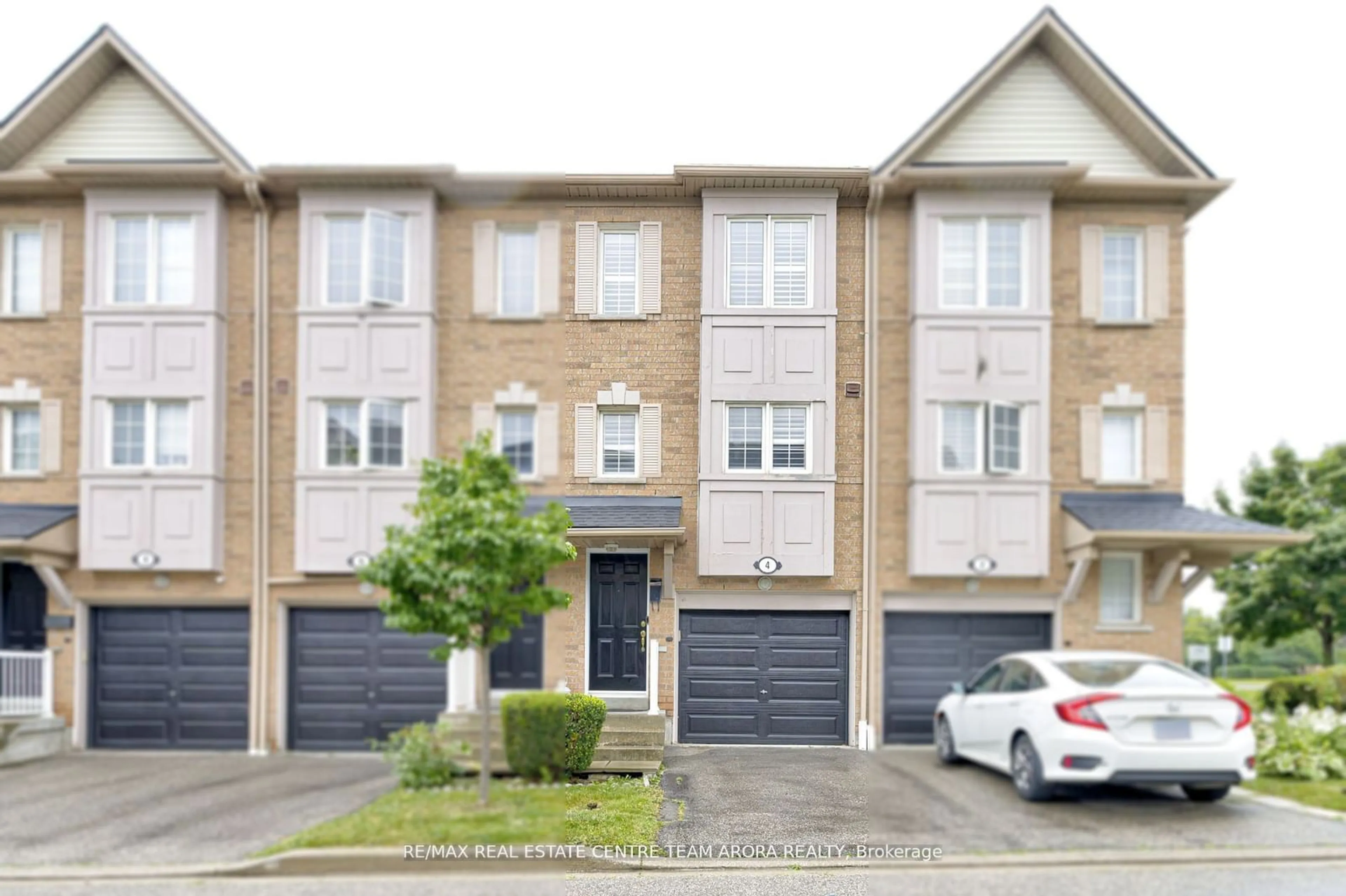 A pic from exterior of the house or condo, the street view for 1128 Dundas St #4, Mississauga Ontario L5C 1E1