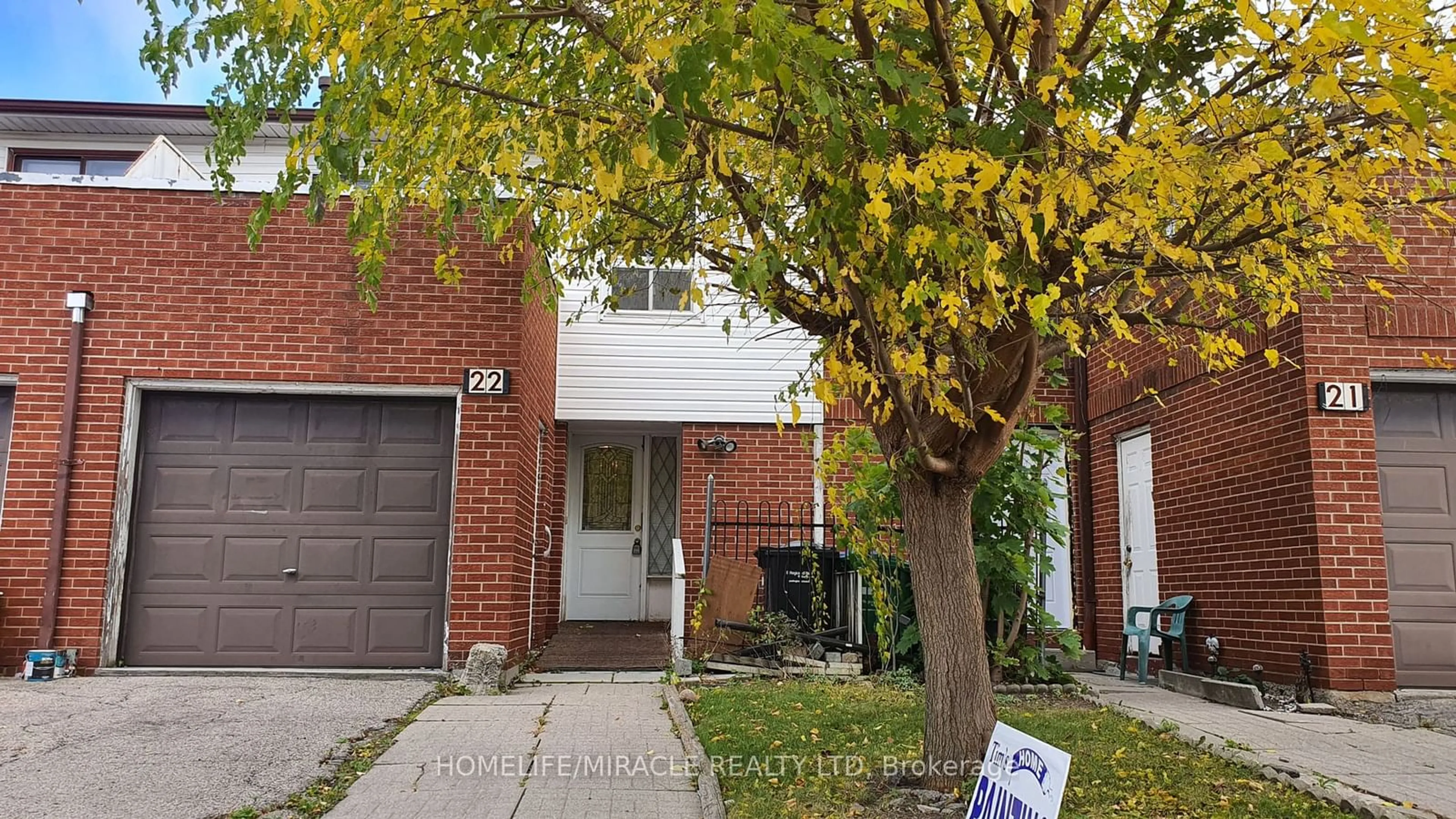 A pic from exterior of the house or condo, the street view for 3430 Brandon Gate Dr ##22, Mississauga Ontario L4T 3T4