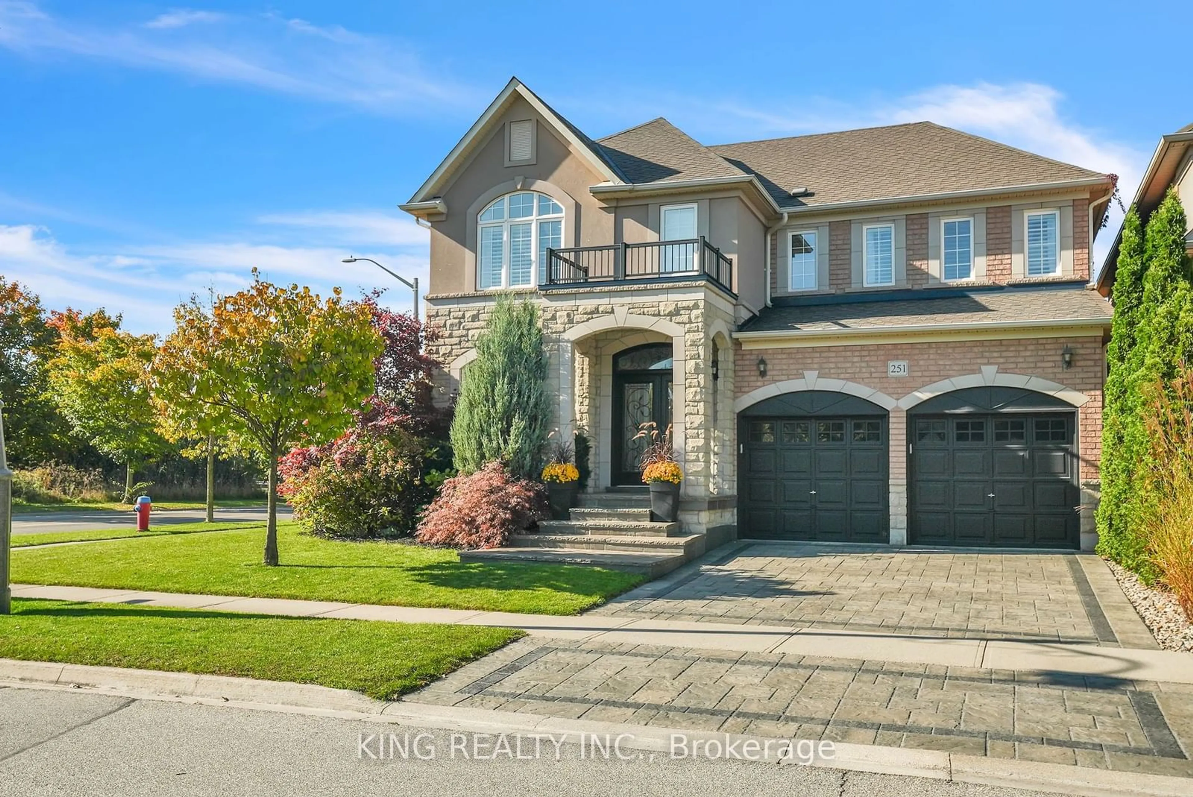 Frontside or backside of a home, the street view for 251 Beechtree Cres, Oakville Ontario L6L 0A5