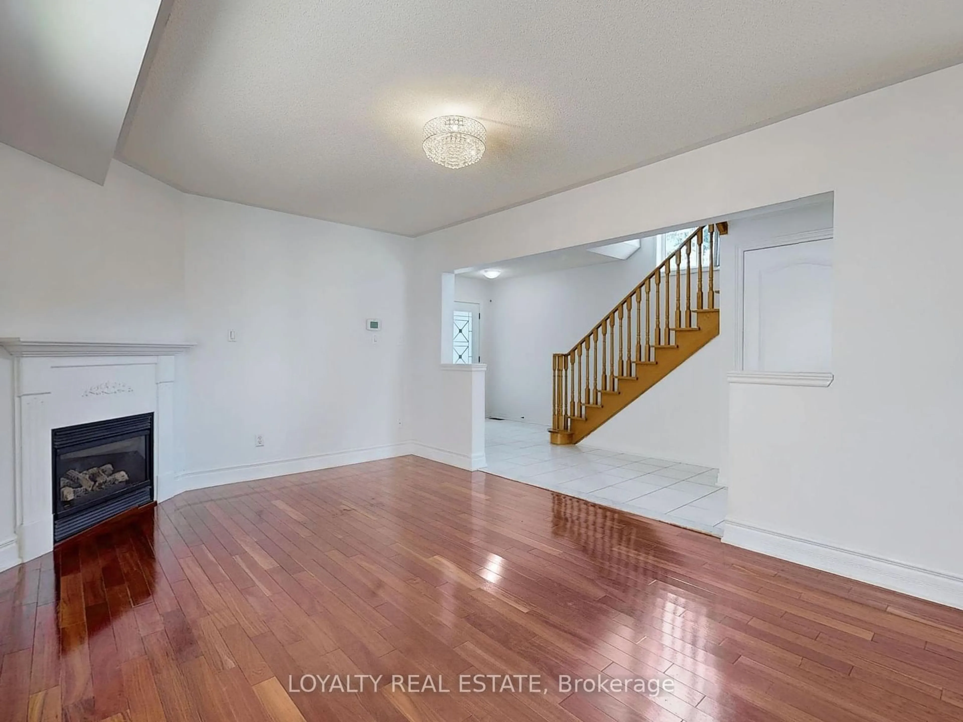 A pic of a room, wood floors for 999 Southfork Dr, Mississauga Ontario L5V 2K6