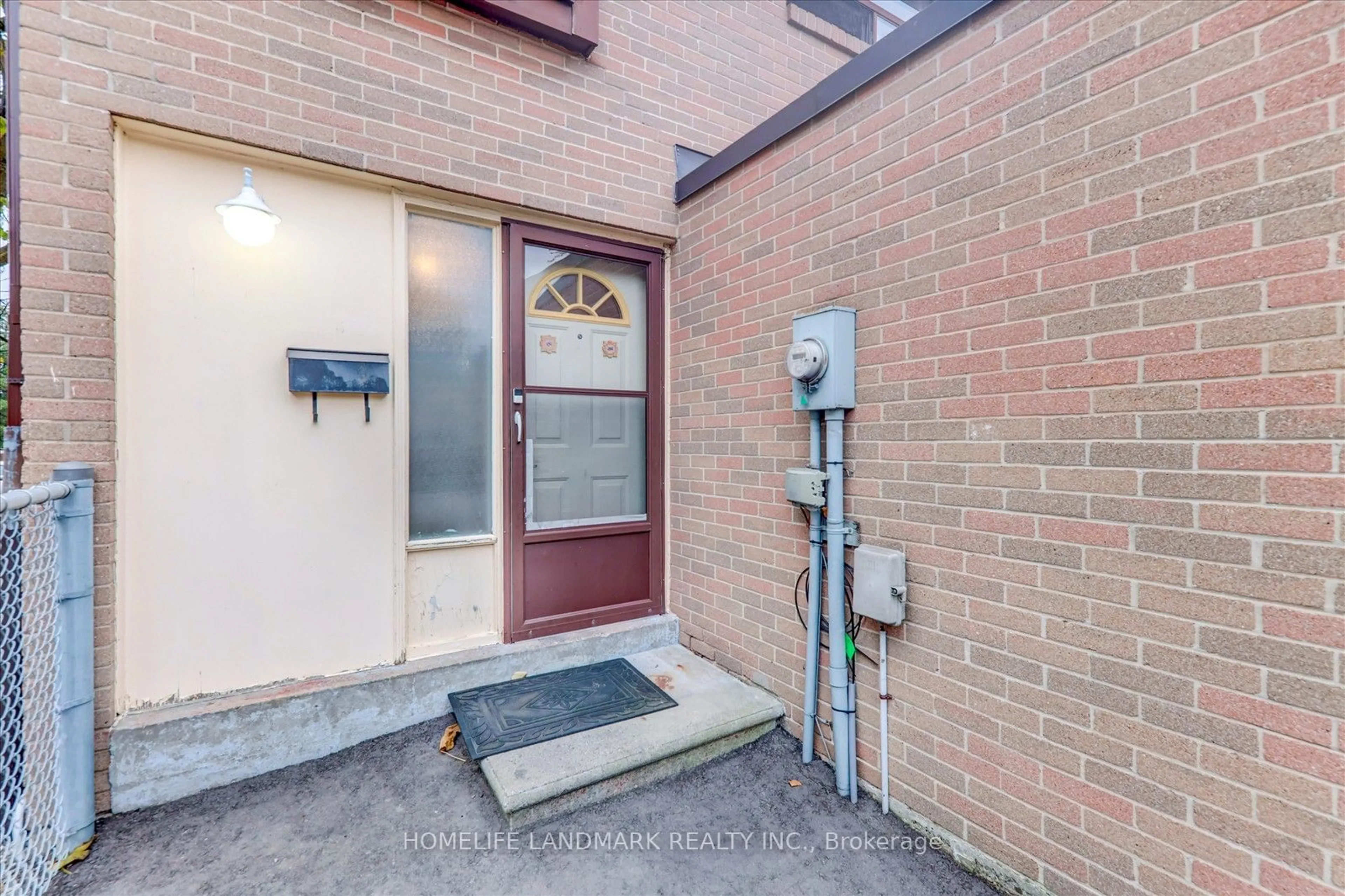 A pic from exterior of the house or condo, the street view for 263 Fleetwood Cres, Brampton Ontario L6T 2E7