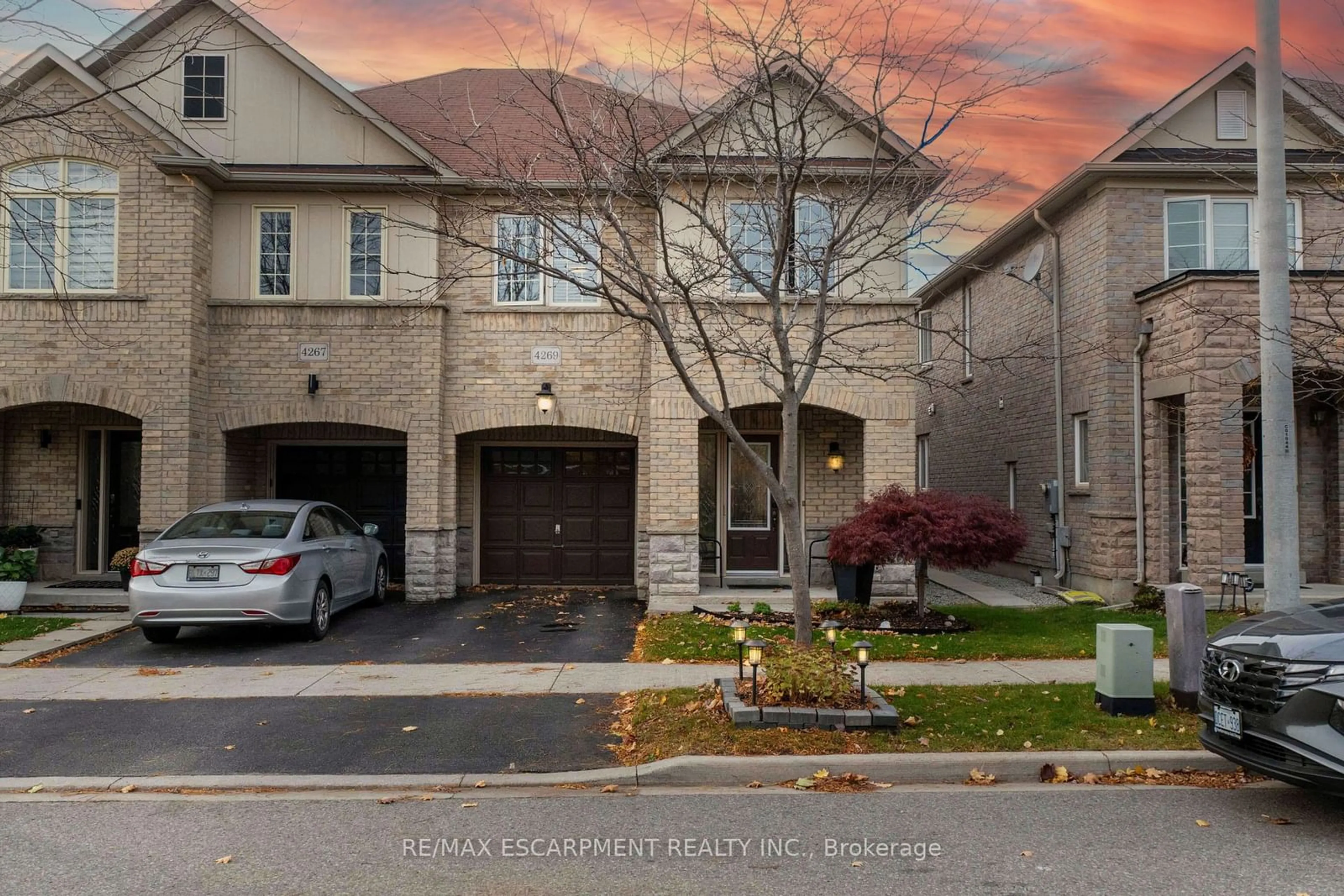 A pic from exterior of the house or condo, the street view for 4269 Murvel Ave, Burlington Ontario L7M 0M9