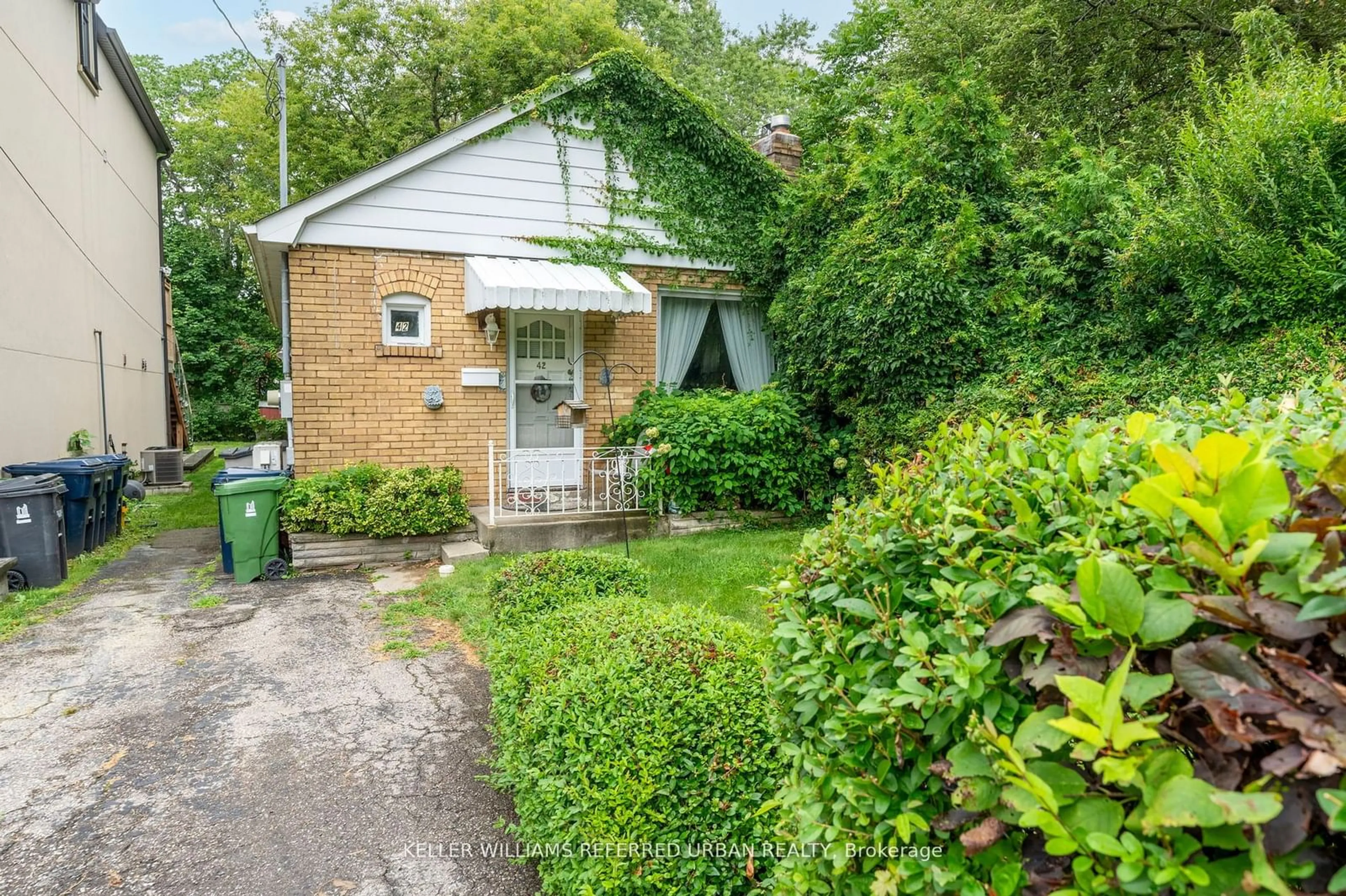 Frontside or backside of a home, cottage for 42 Thirty Eighth St, Toronto Ontario M8W 3L9