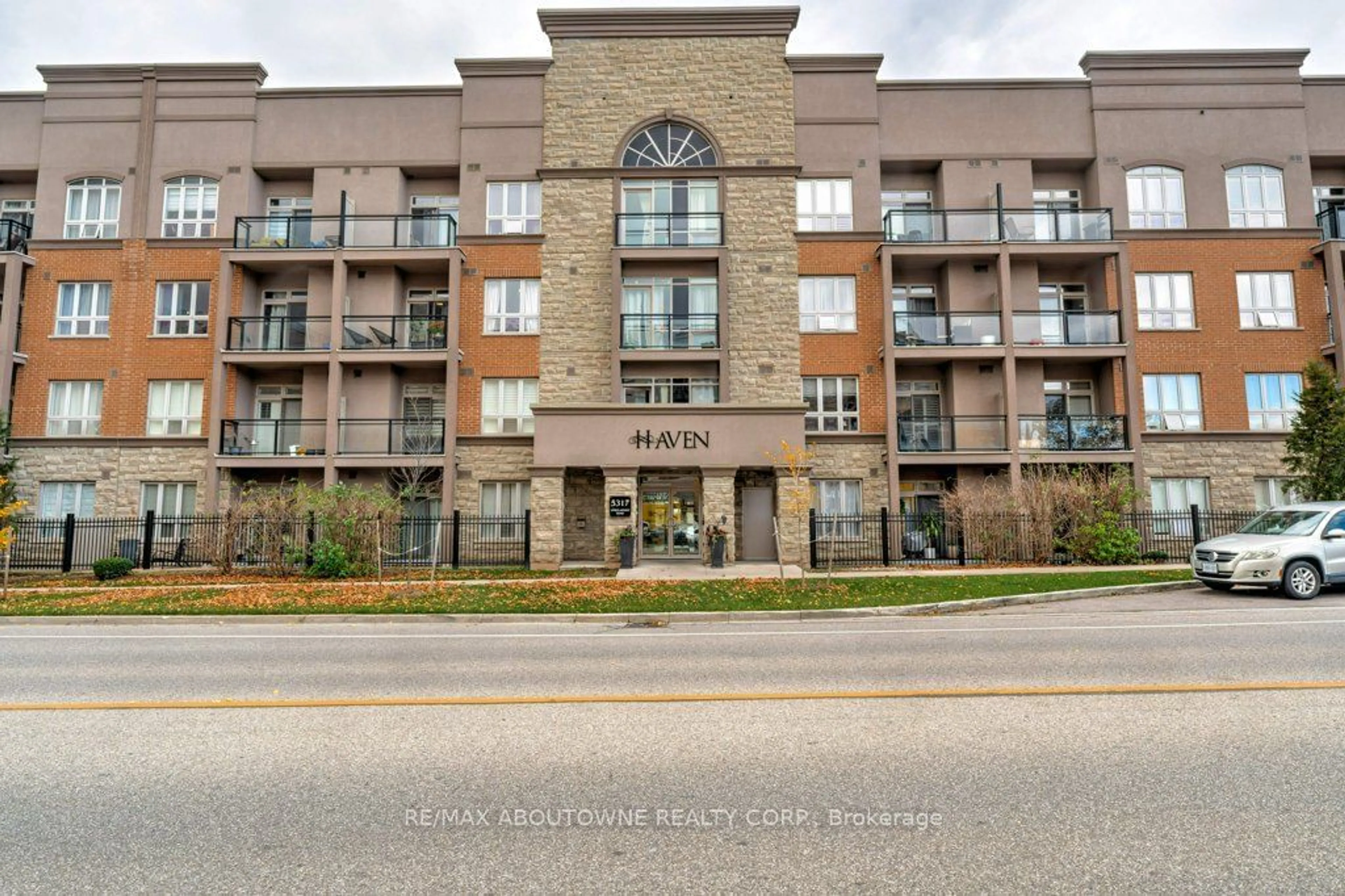 A pic from exterior of the house or condo, the front or back of building for 5317 Upper Middle Rd #433, Burlington Ontario L7L 0G8