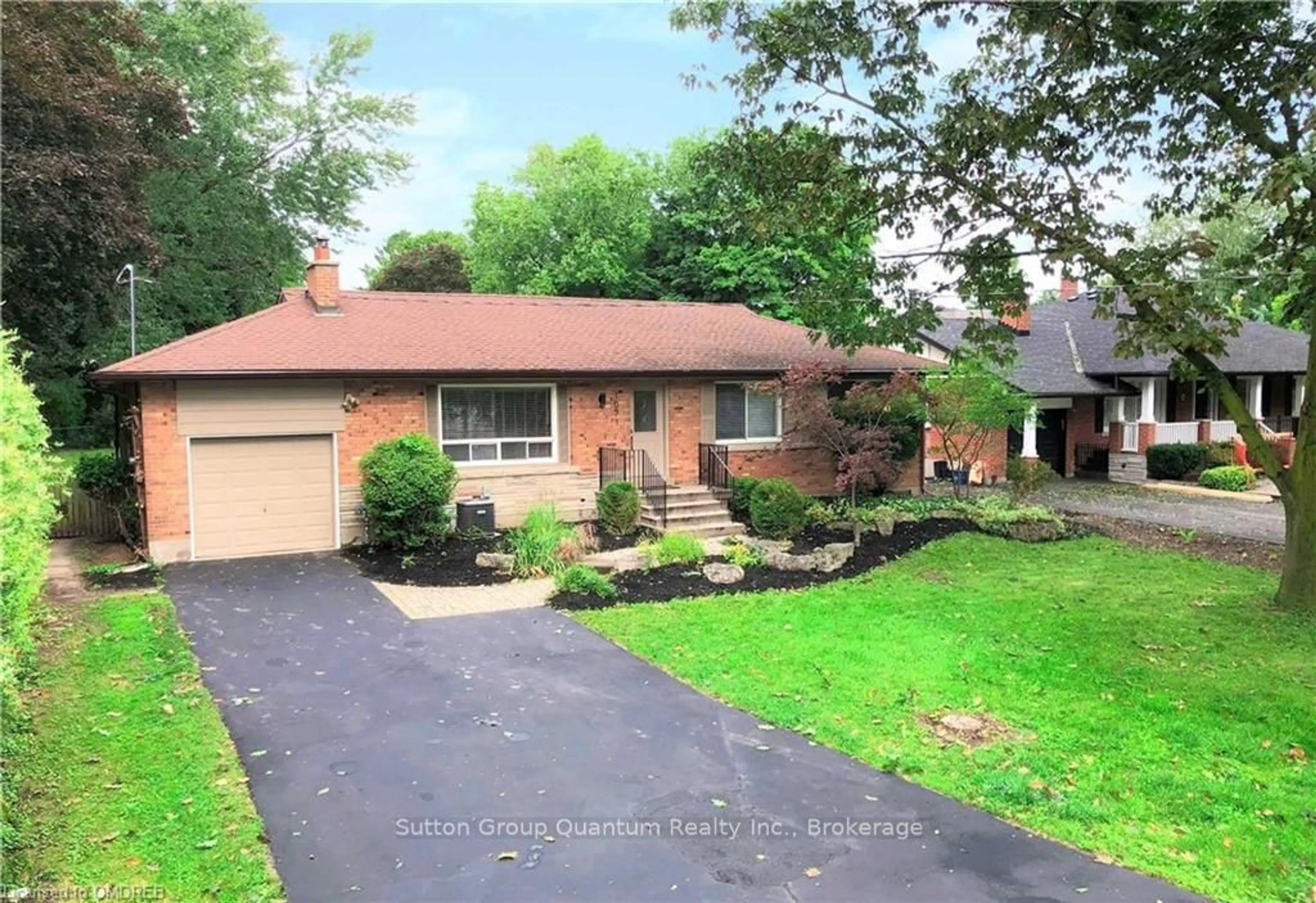 Frontside or backside of a home, the street view for 1071 SCOTT Ave, Oakville Ontario L6L 2M2