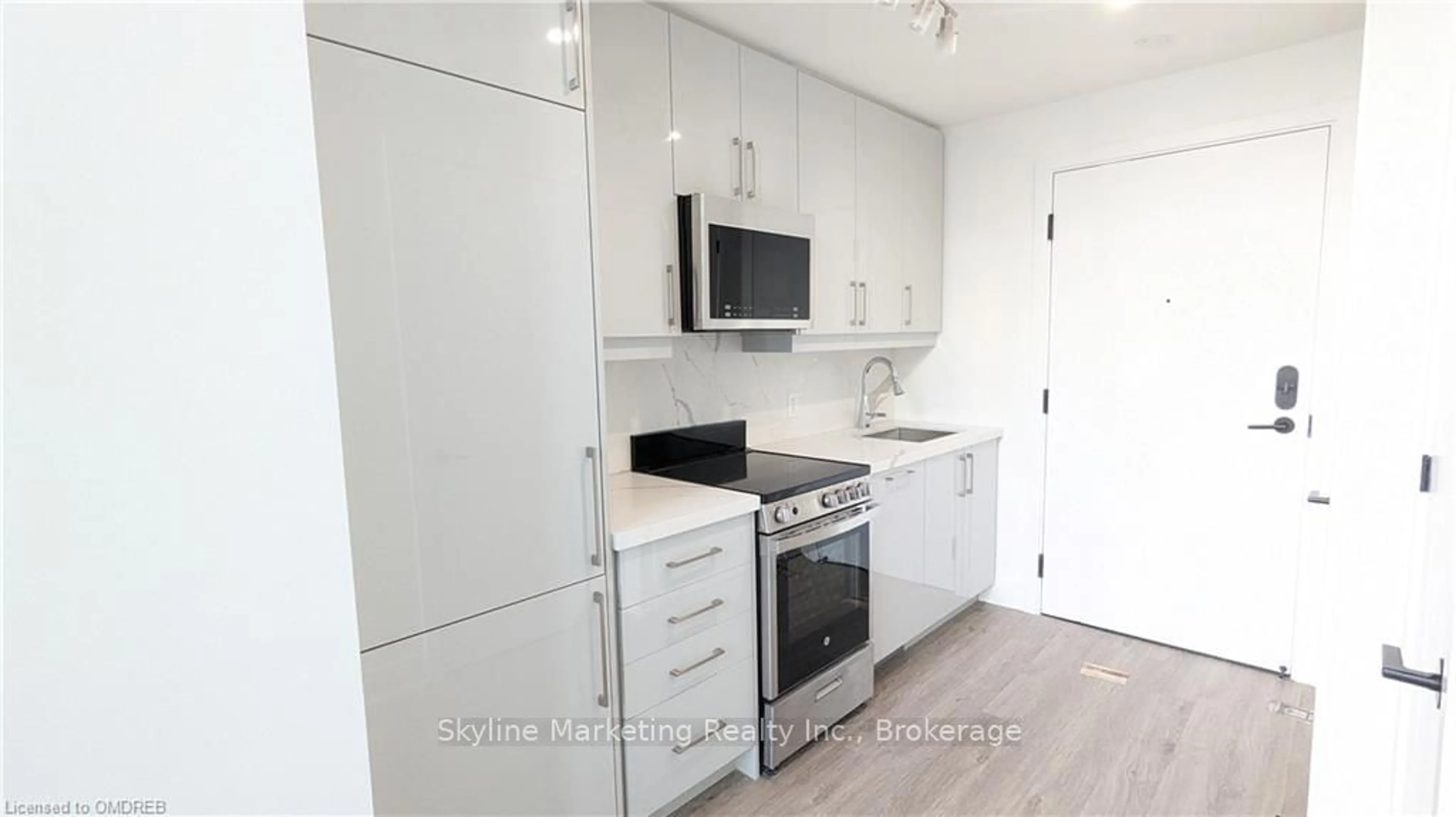 Standard kitchen, wood floors, mountain for 2450 OLD BRONTE Rd #112, Oakville Ontario L6M 5P6