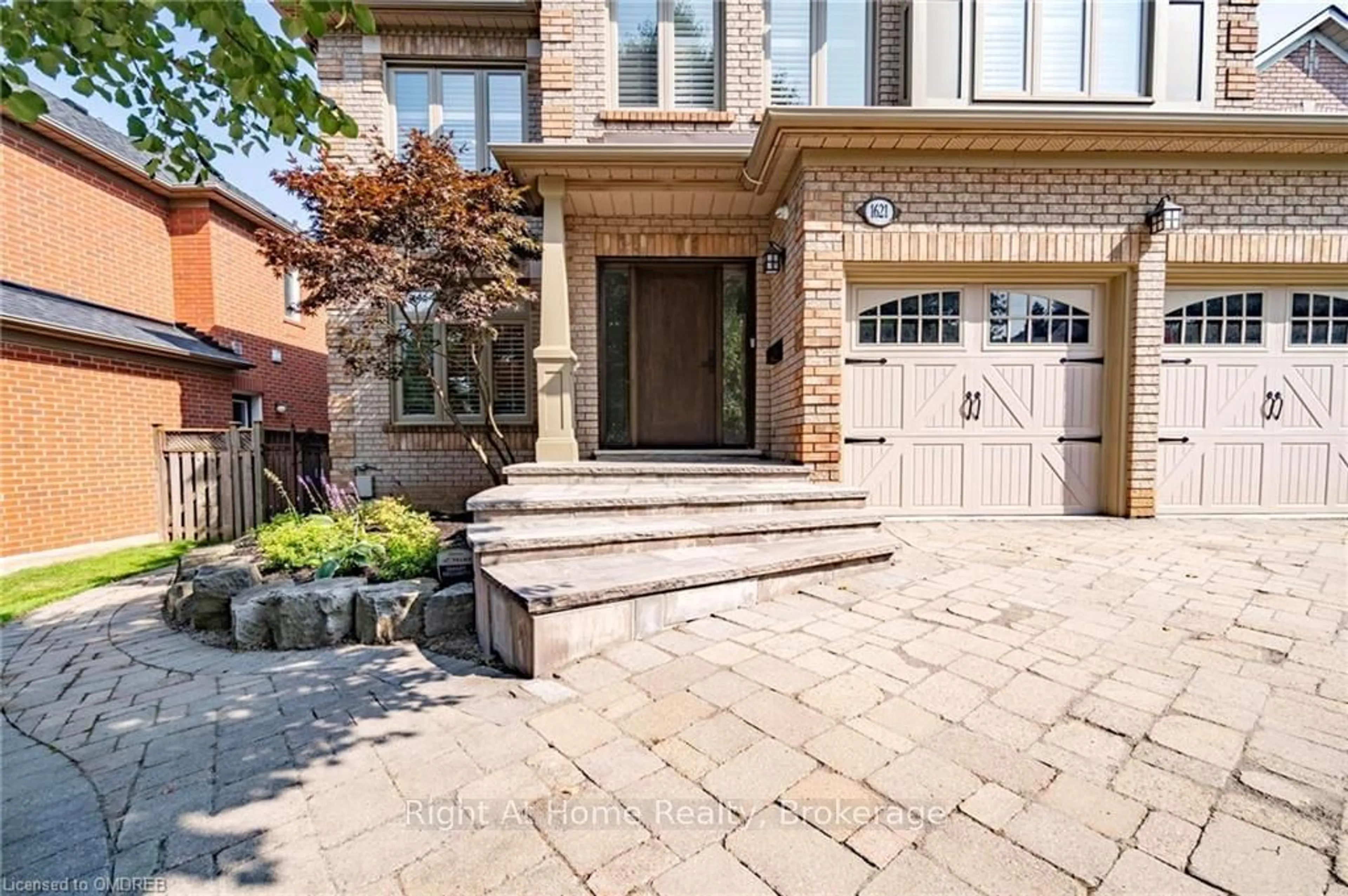 Home with brick exterior material for 1621 BAYSHIRE Dr, Oakville Ontario L6H 6E4