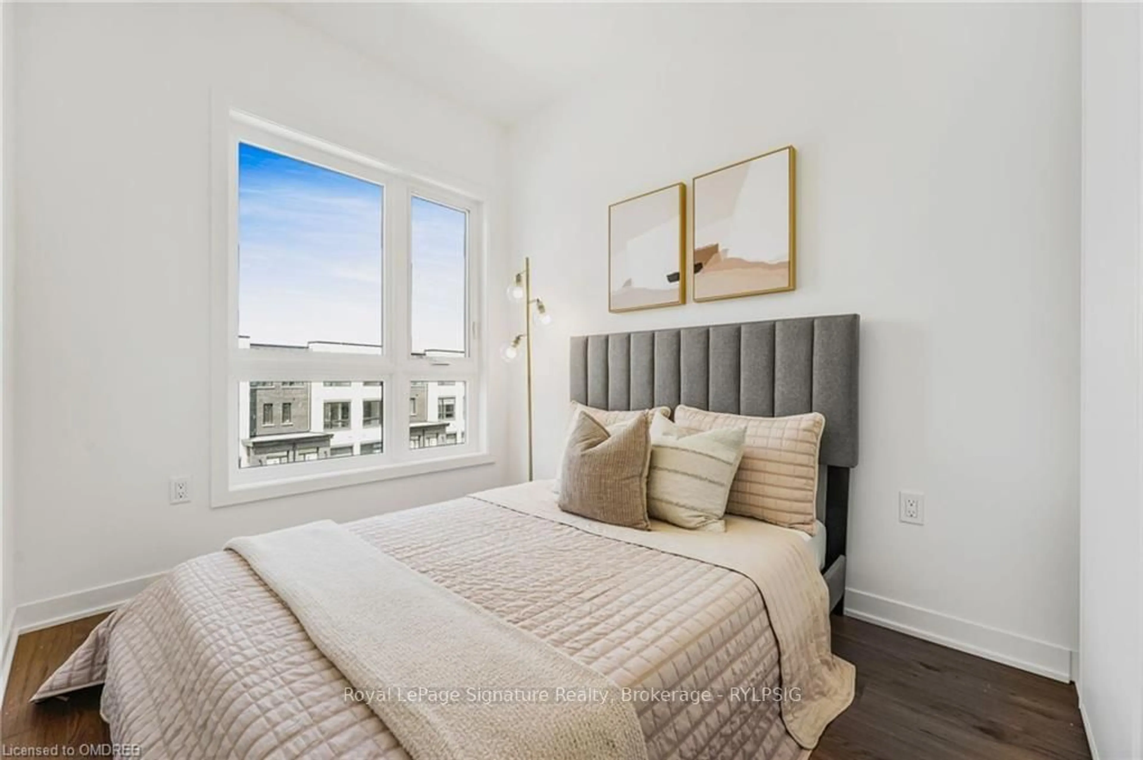 A pic of a room, wood floors for 3058 TRAILSIDE Dr, Oakville Ontario L6M 4M2