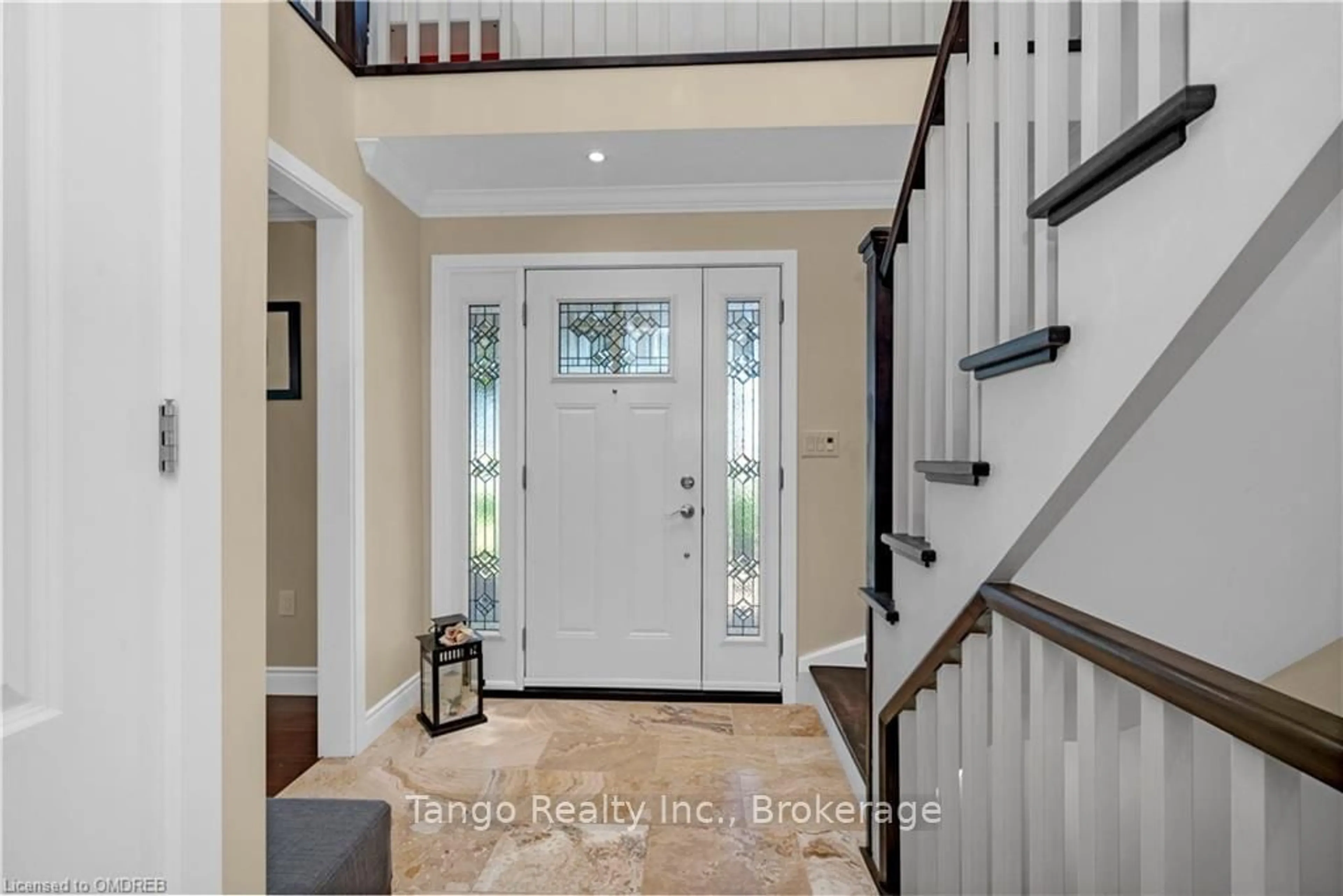 Indoor entryway, wood floors for 6739 FIFTH Line, Milton Ontario L9E 0E9