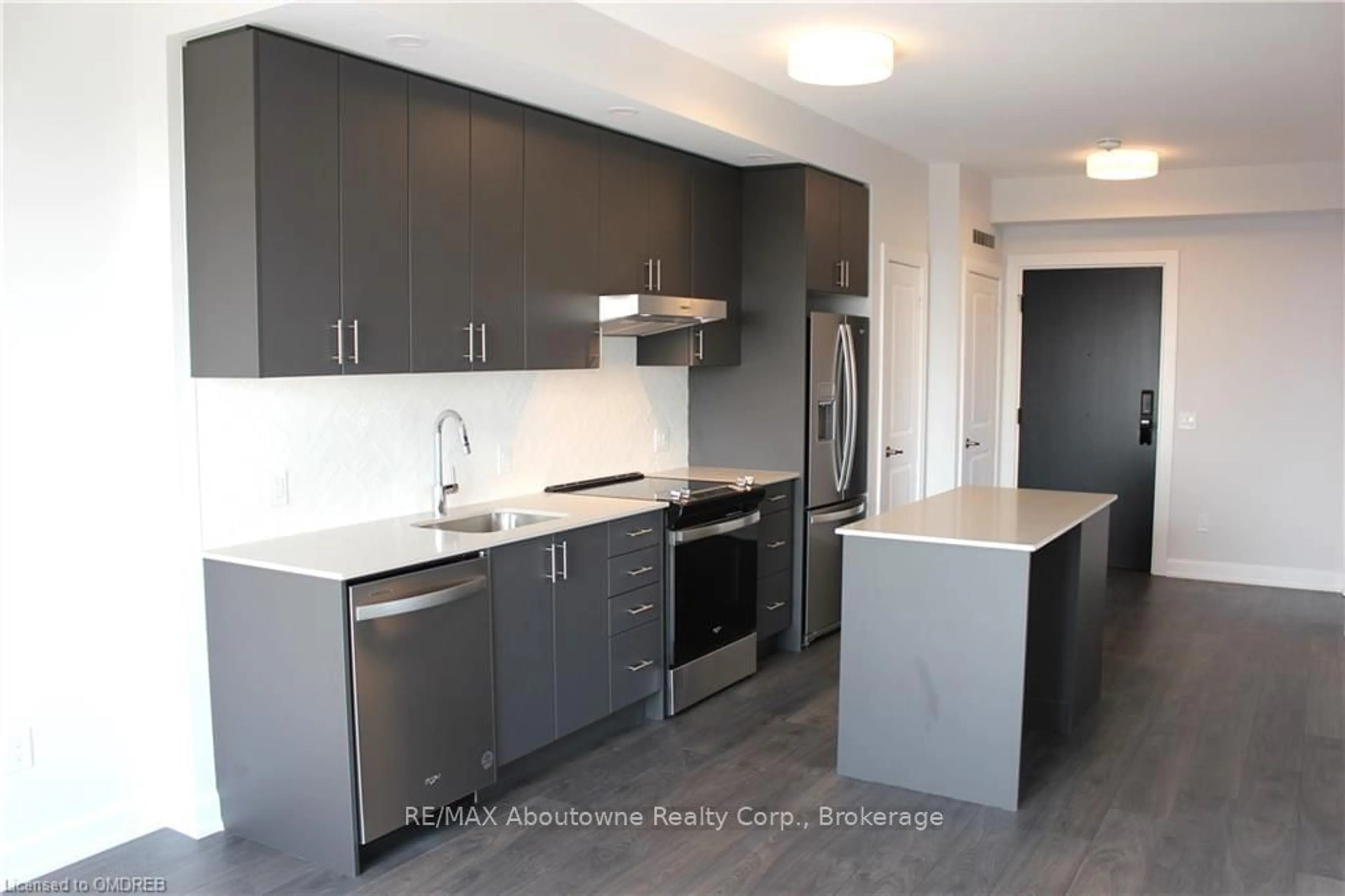 Open concept kitchen for 3220 WILLIAM COLTSON Ave #1602, Oakville Ontario L6H 7W6