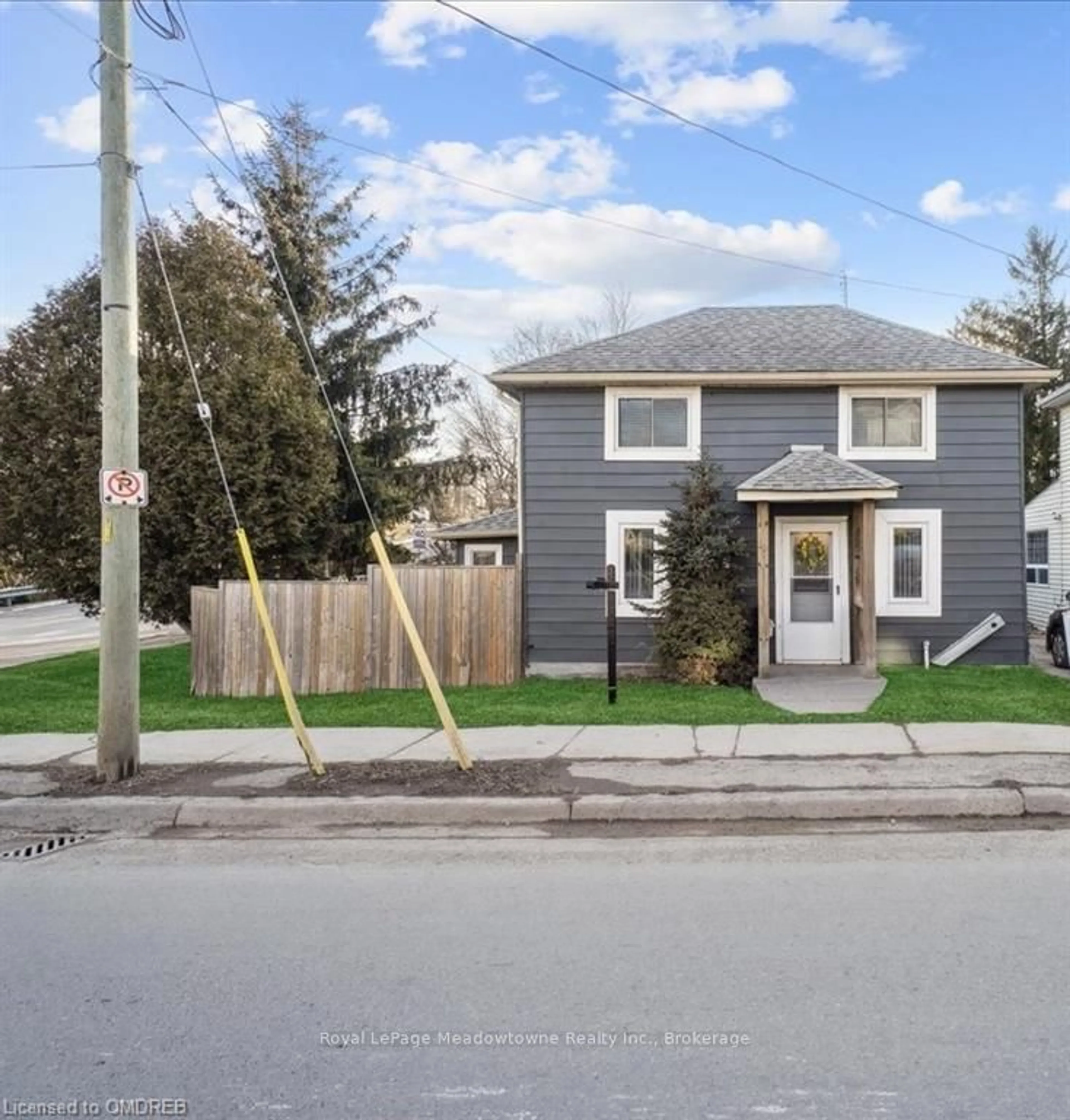 Frontside or backside of a home, the street view for 46 MAIN St, Halton Hills Ontario L7J 1X4