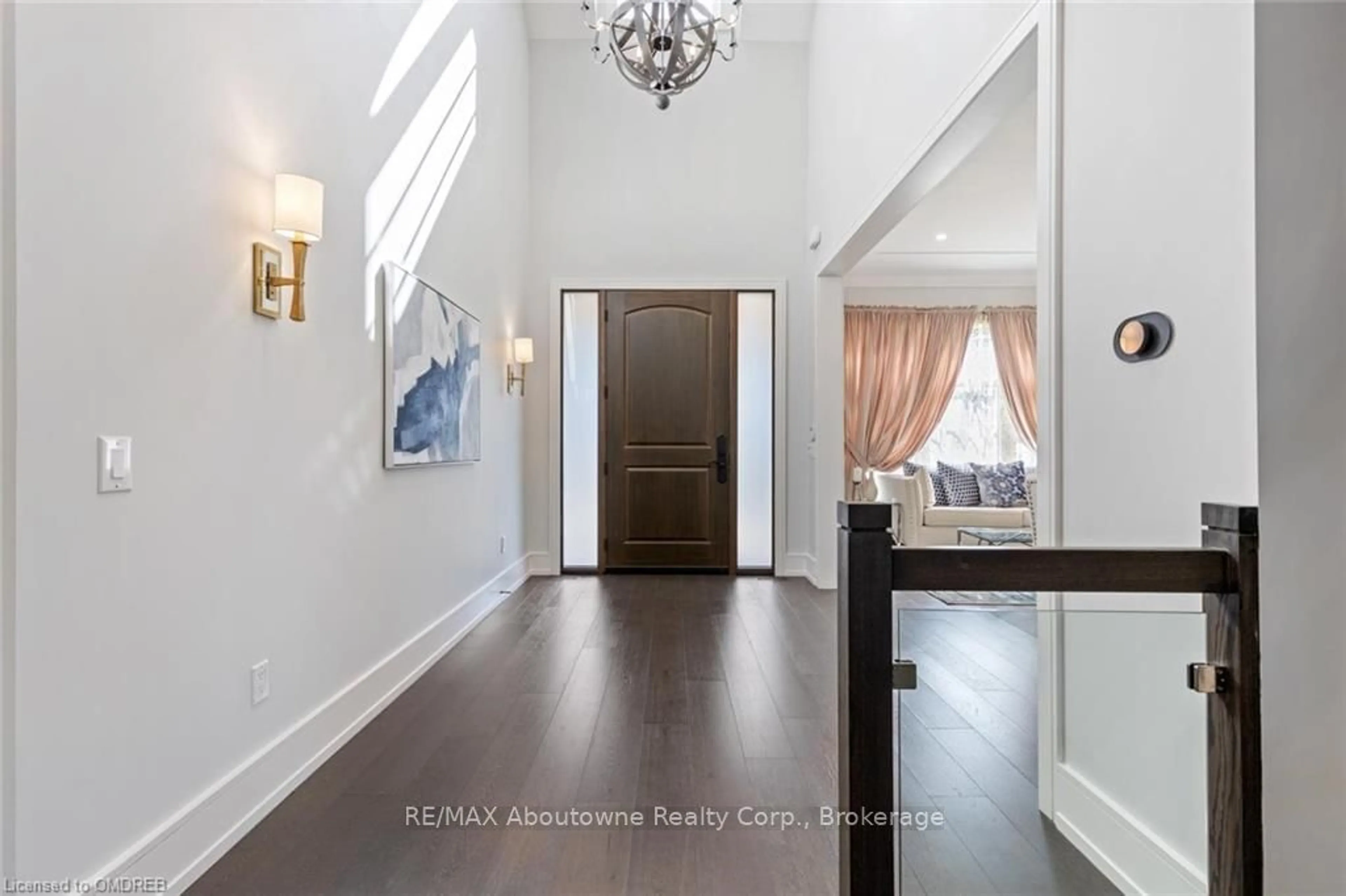 Indoor entryway, wood floors for 265 WOODALE Ave, Oakville Ontario L6K 2N3