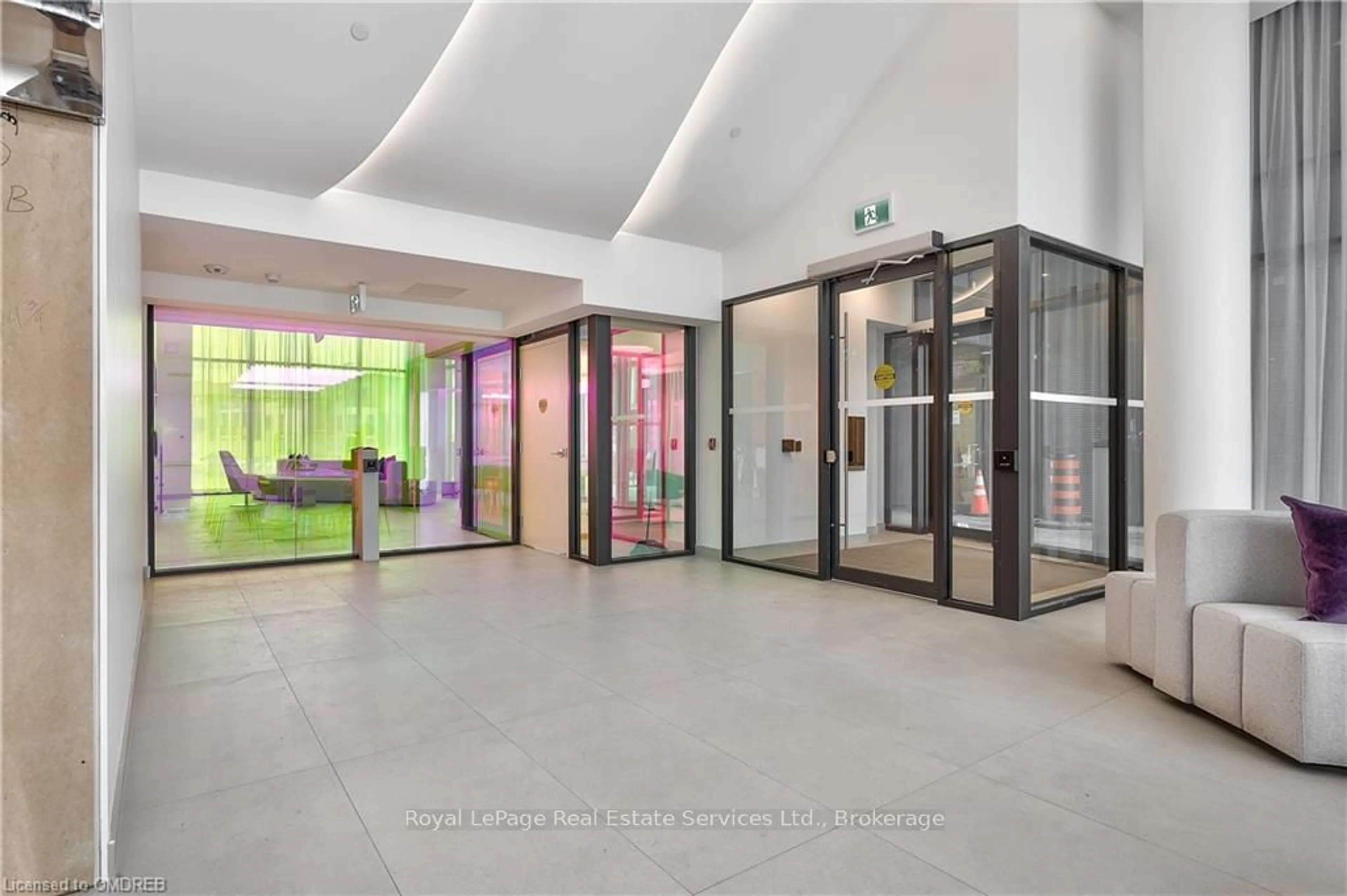 Indoor foyer, cement floor for 3210 DAKOTA #A222, Burlington Ontario L7M 2A8