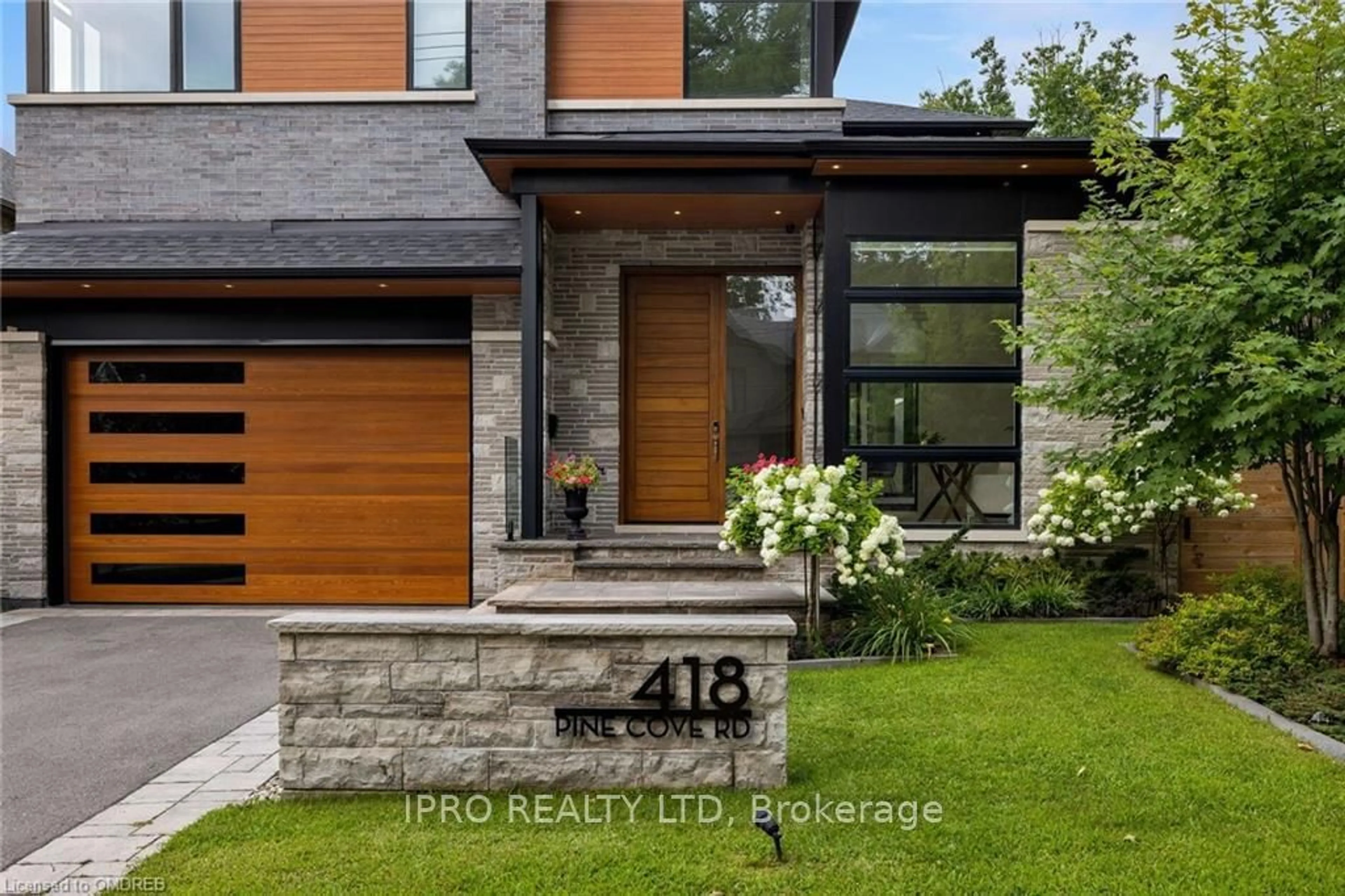 Home with brick exterior material for 418 PINE COVE Rd, Burlington Ontario L7N 1W5