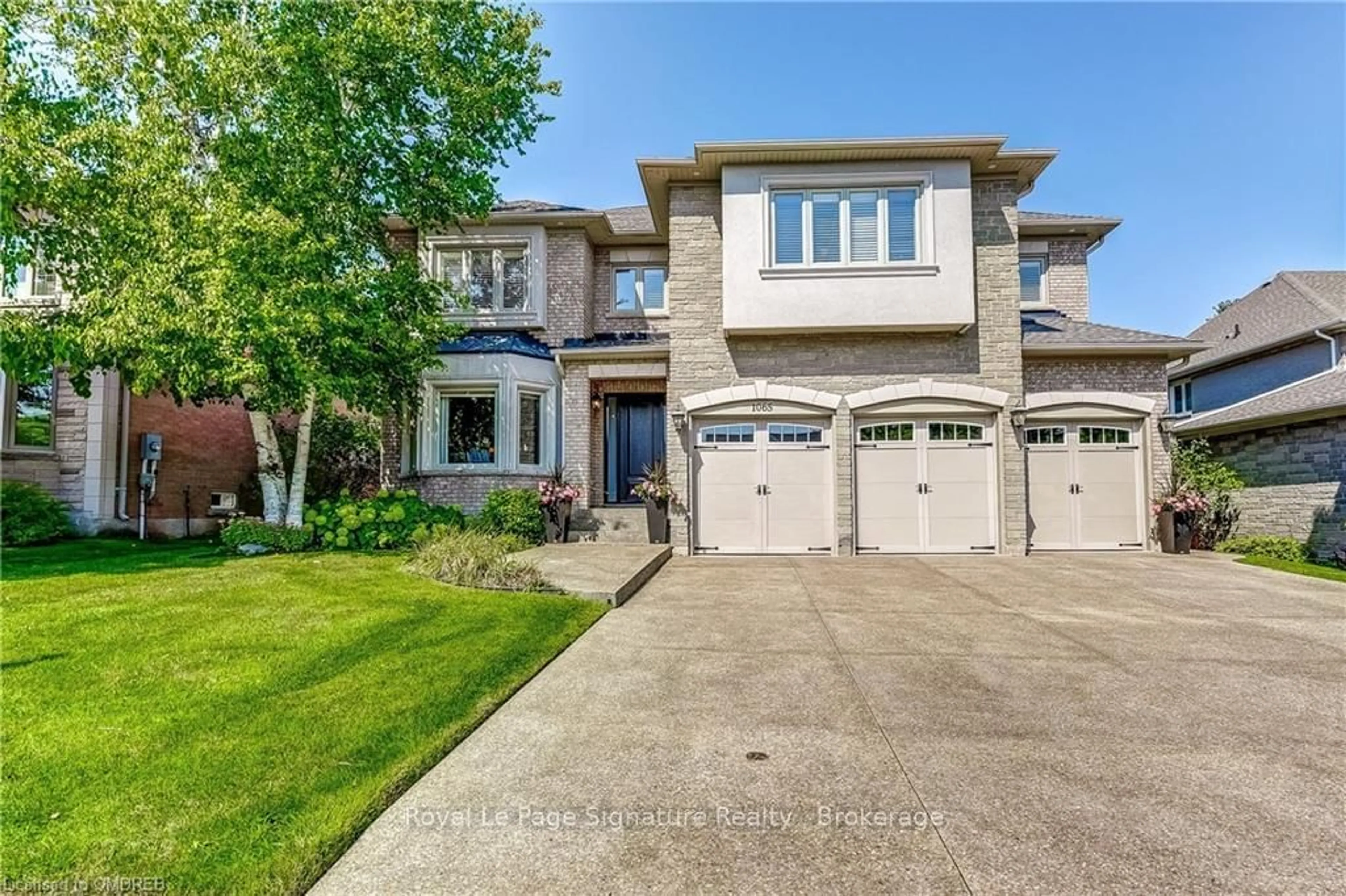 Frontside or backside of a home, the street view for 1065 SUMMIT RIDGE Dr, Oakville Ontario L6M 3K9