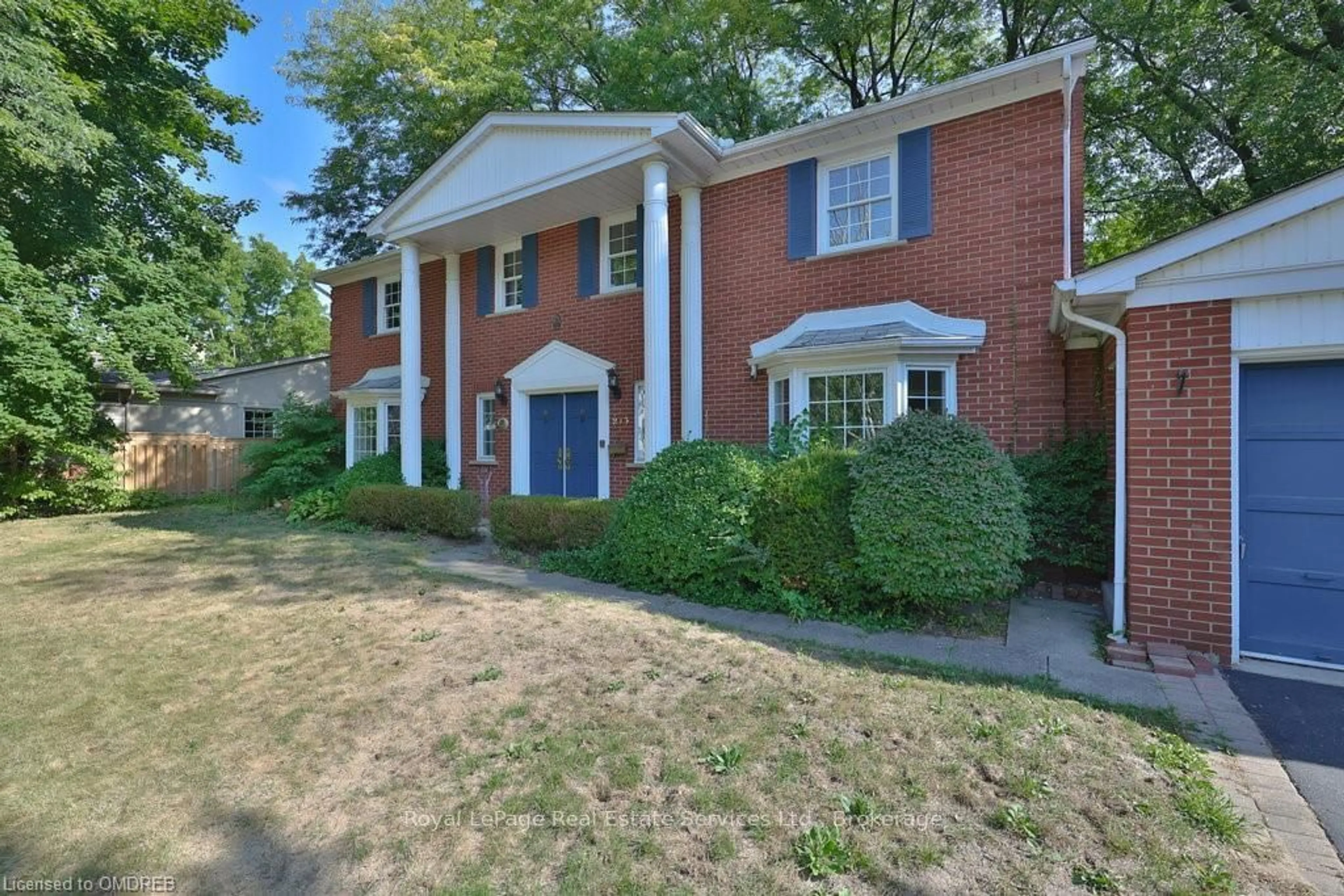 A pic from exterior of the house or condo, the street view for 273 CAIRNCROFT Rd, Oakville Ontario L6J 4M5