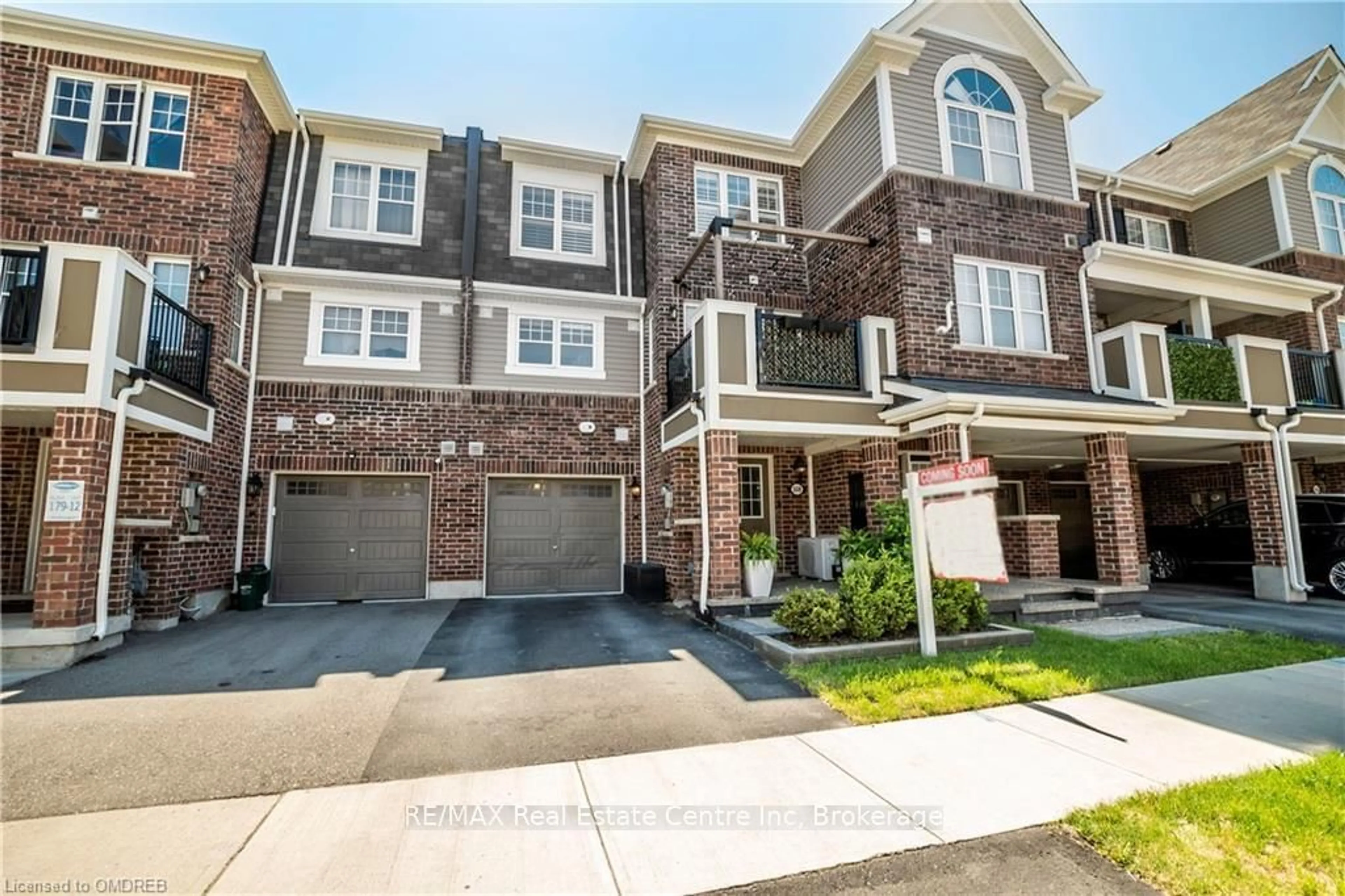 A pic from exterior of the house or condo, the street view for 559 BUCKEYE Crt, Milton Ontario L9E 1M3