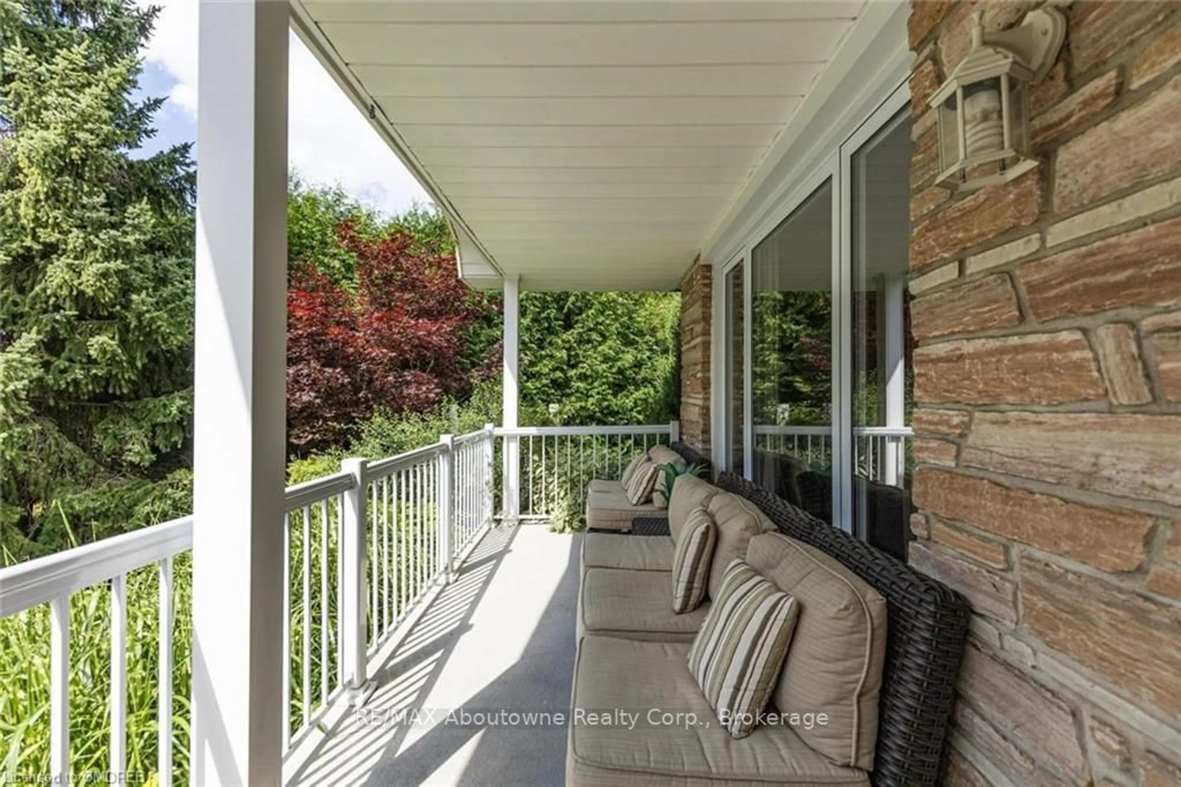 Patio, cottage for 2254 YATES Crt, Oakville Ontario L6L 5K6